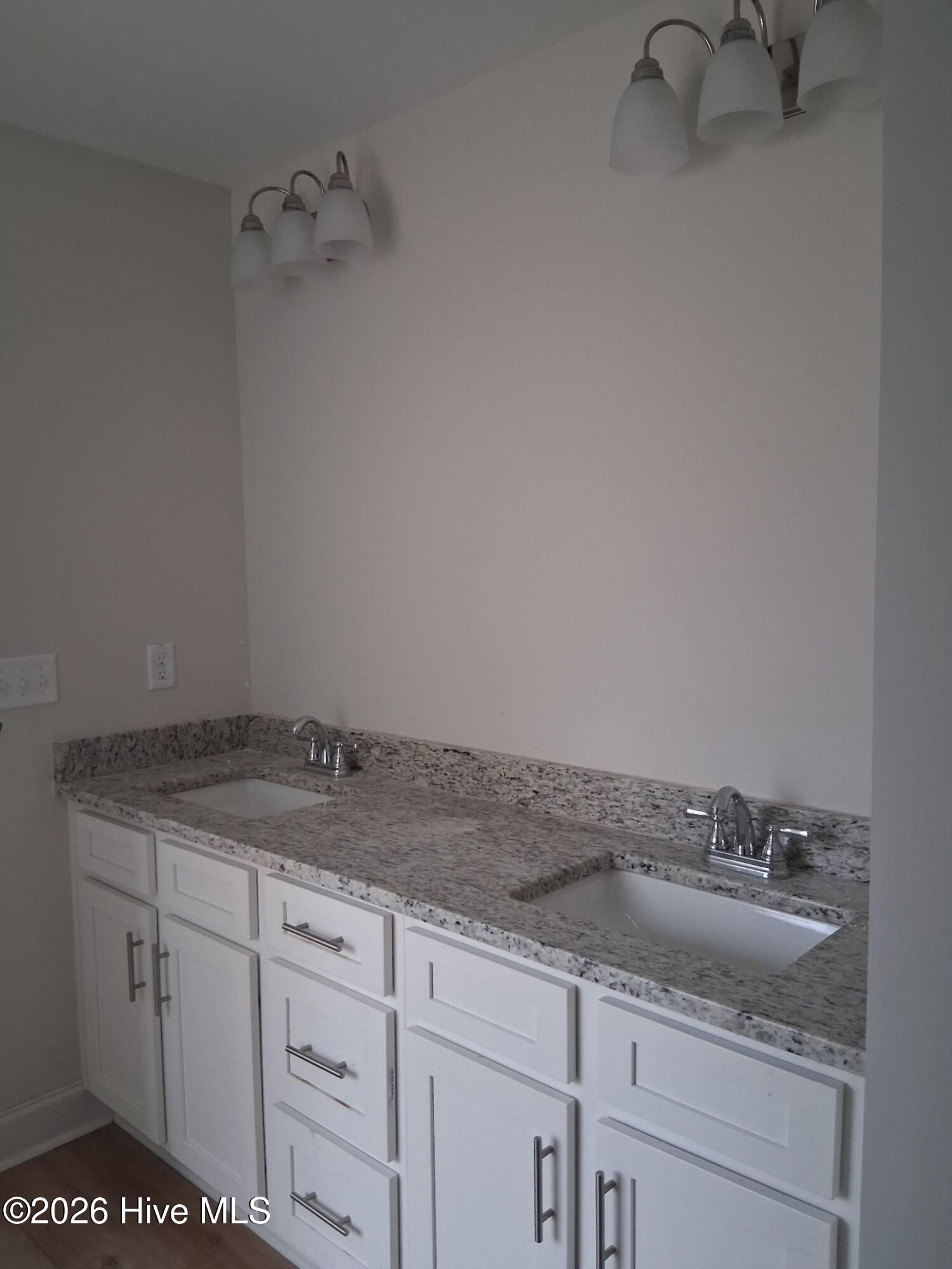 342 Amersham Way Property Photo 9