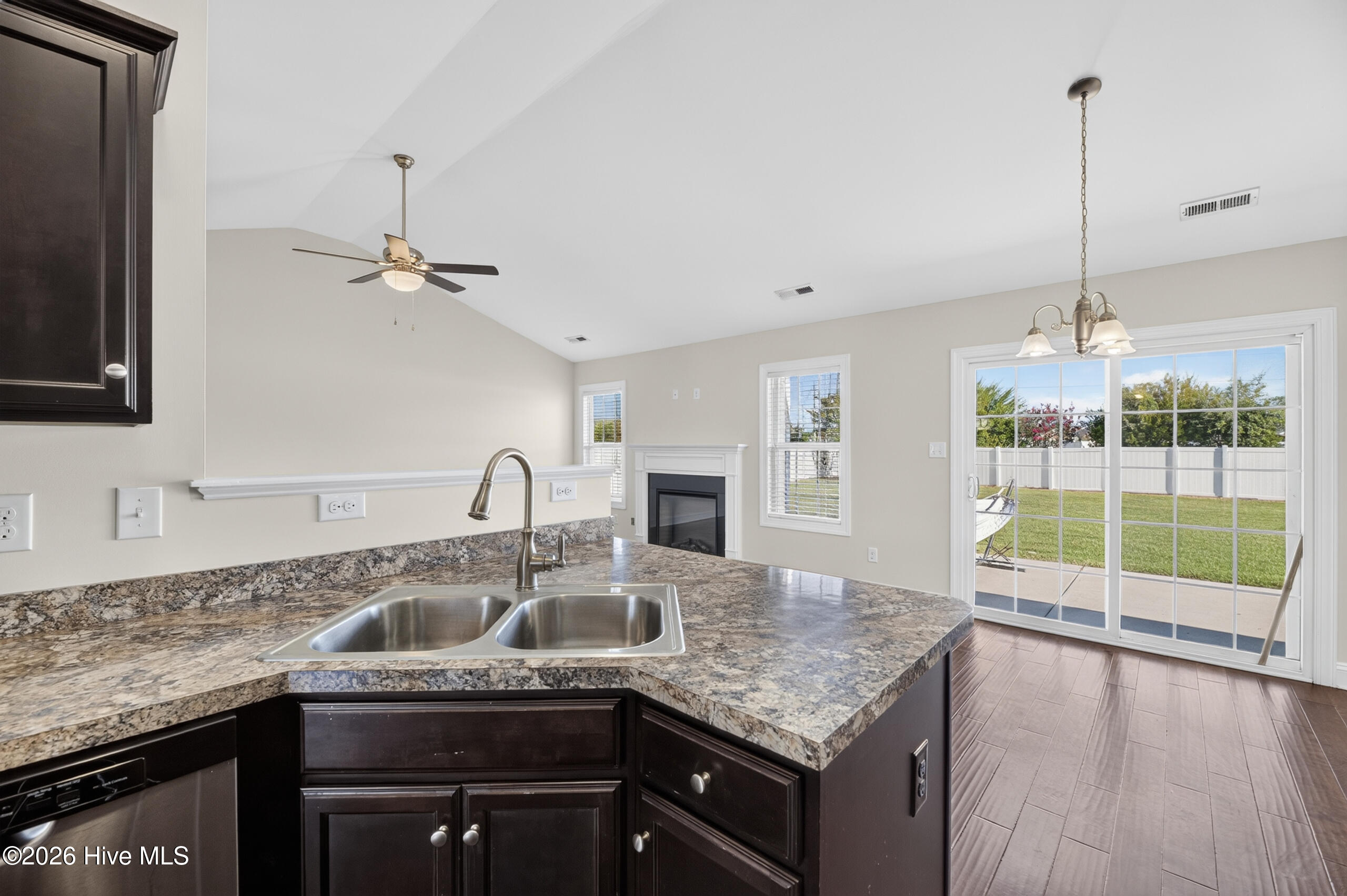 425 Meadowlark Drive Property Photo 9