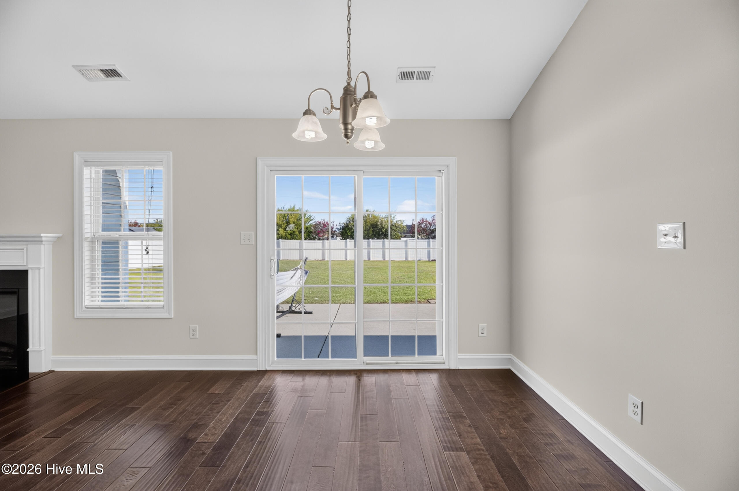 425 Meadowlark Drive Property Photo 11
