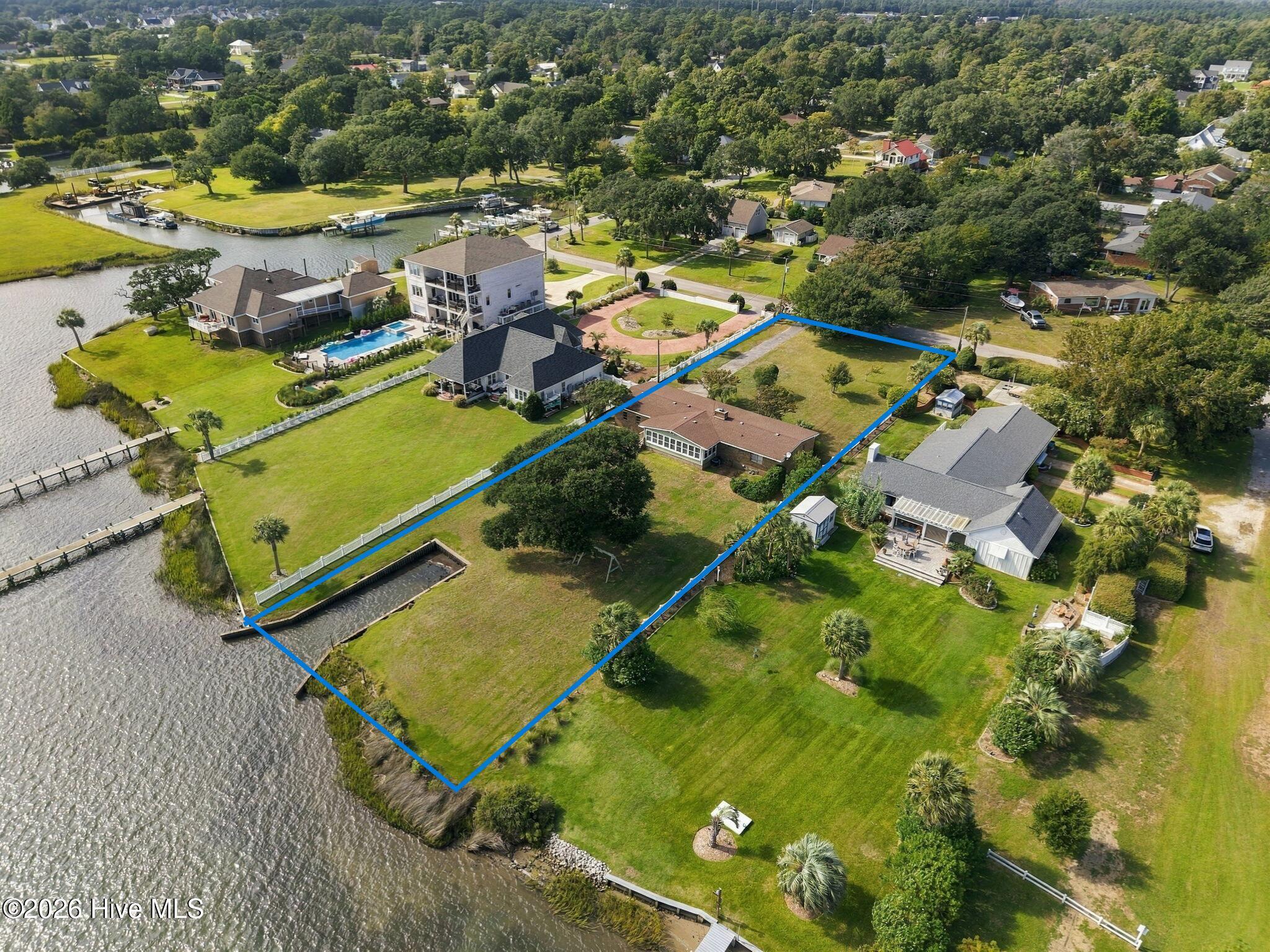 563 Neptune Drive Property Photo 1