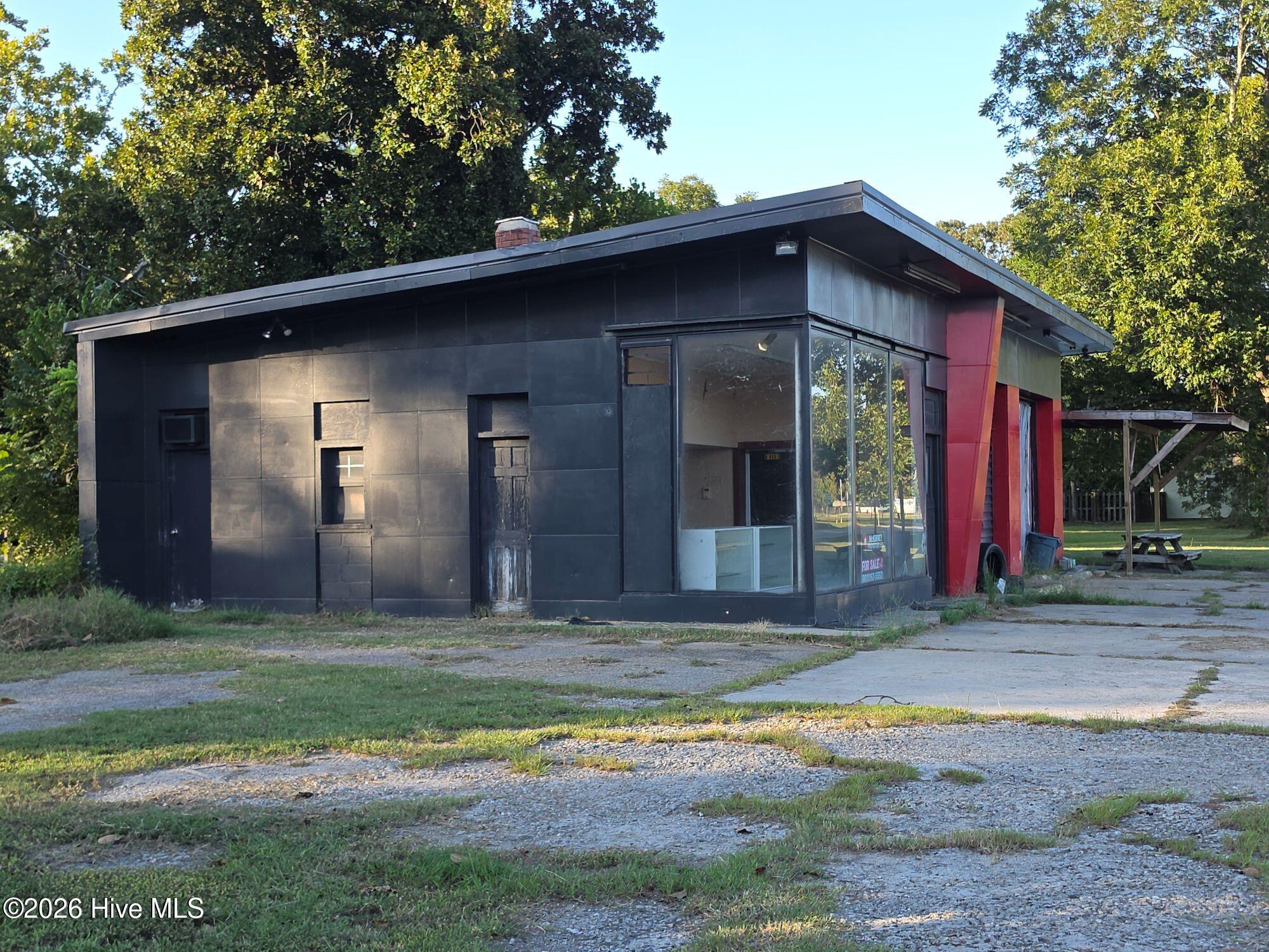 5541 Columbia Highway N Property Photo 1