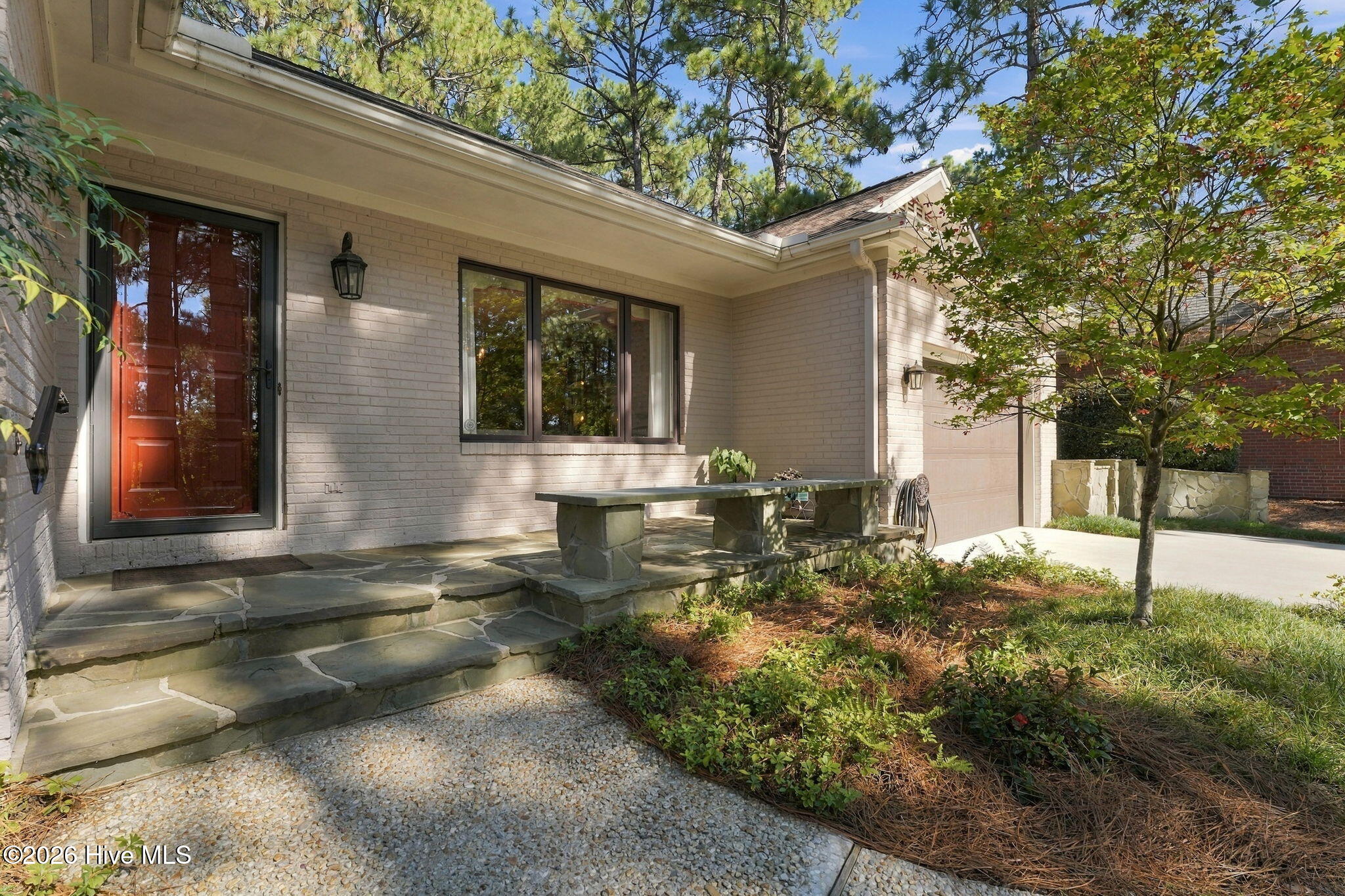 715 Lake Forest Drive Se Property Photo 2
