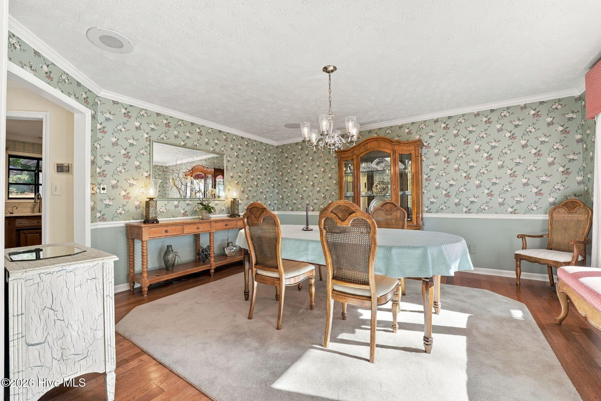 715 Lake Forest Drive Se Property Photo 5