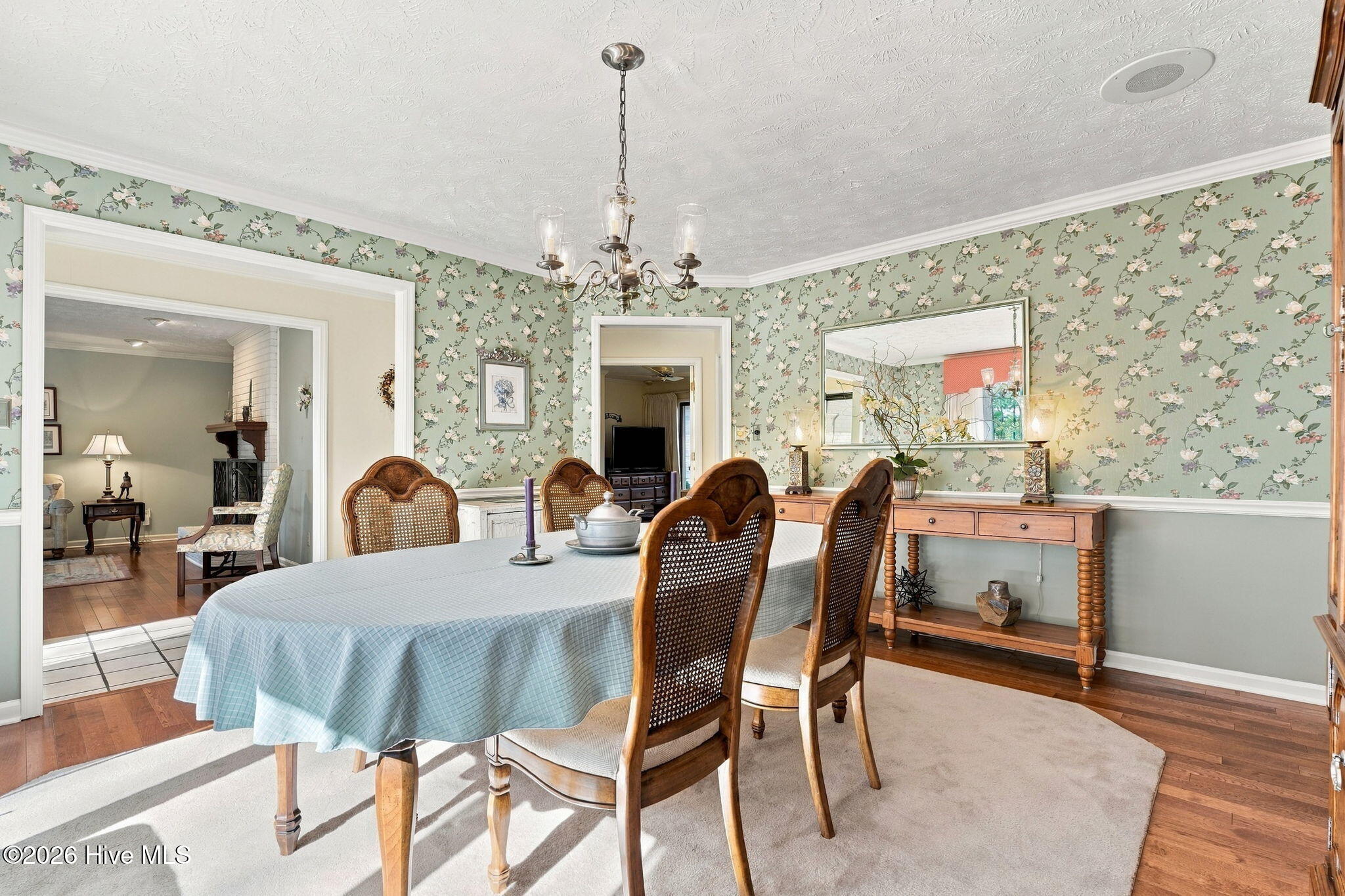 715 Lake Forest Drive Se Property Photo 6