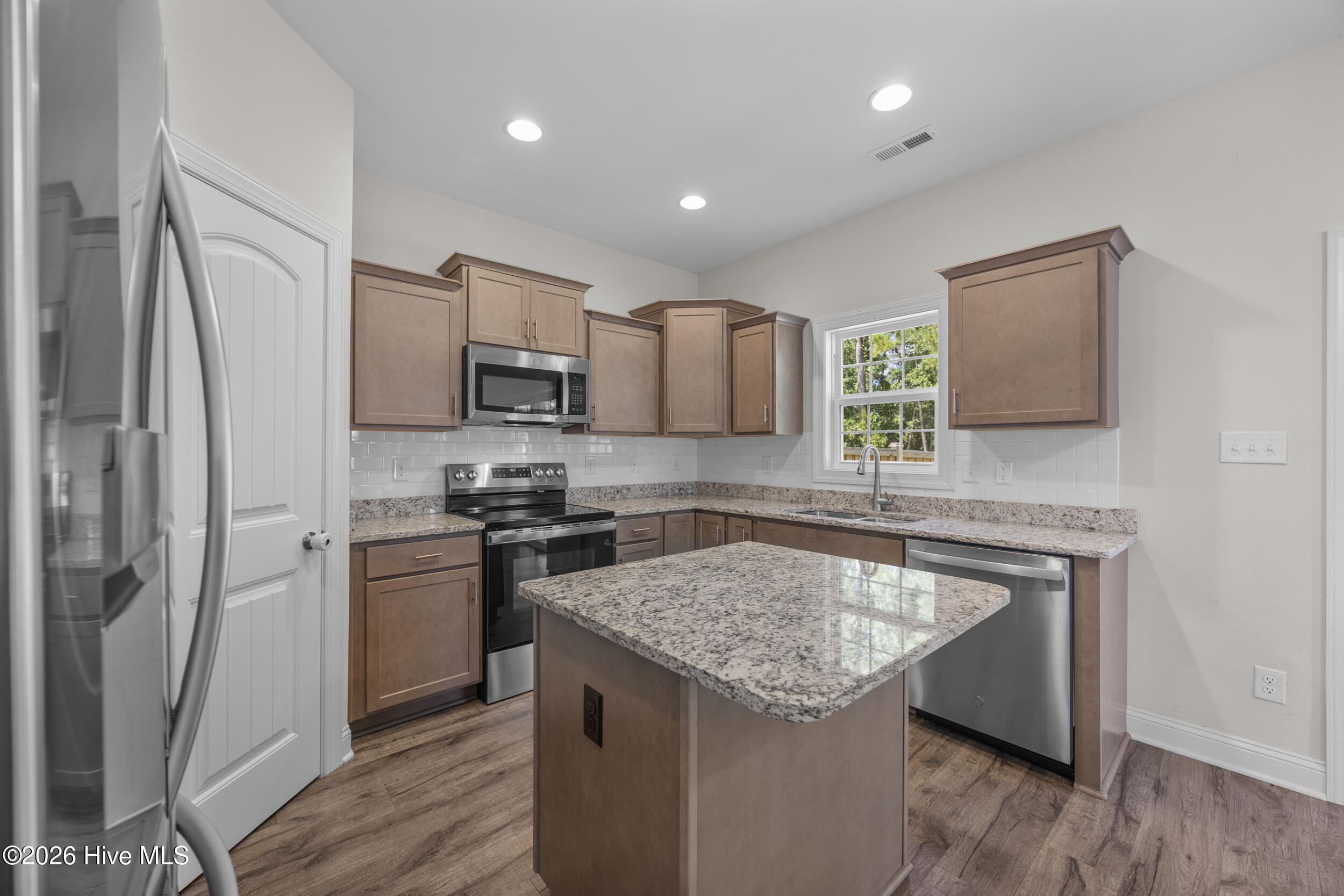 499 Pebble Shore Drive Property Photo 12