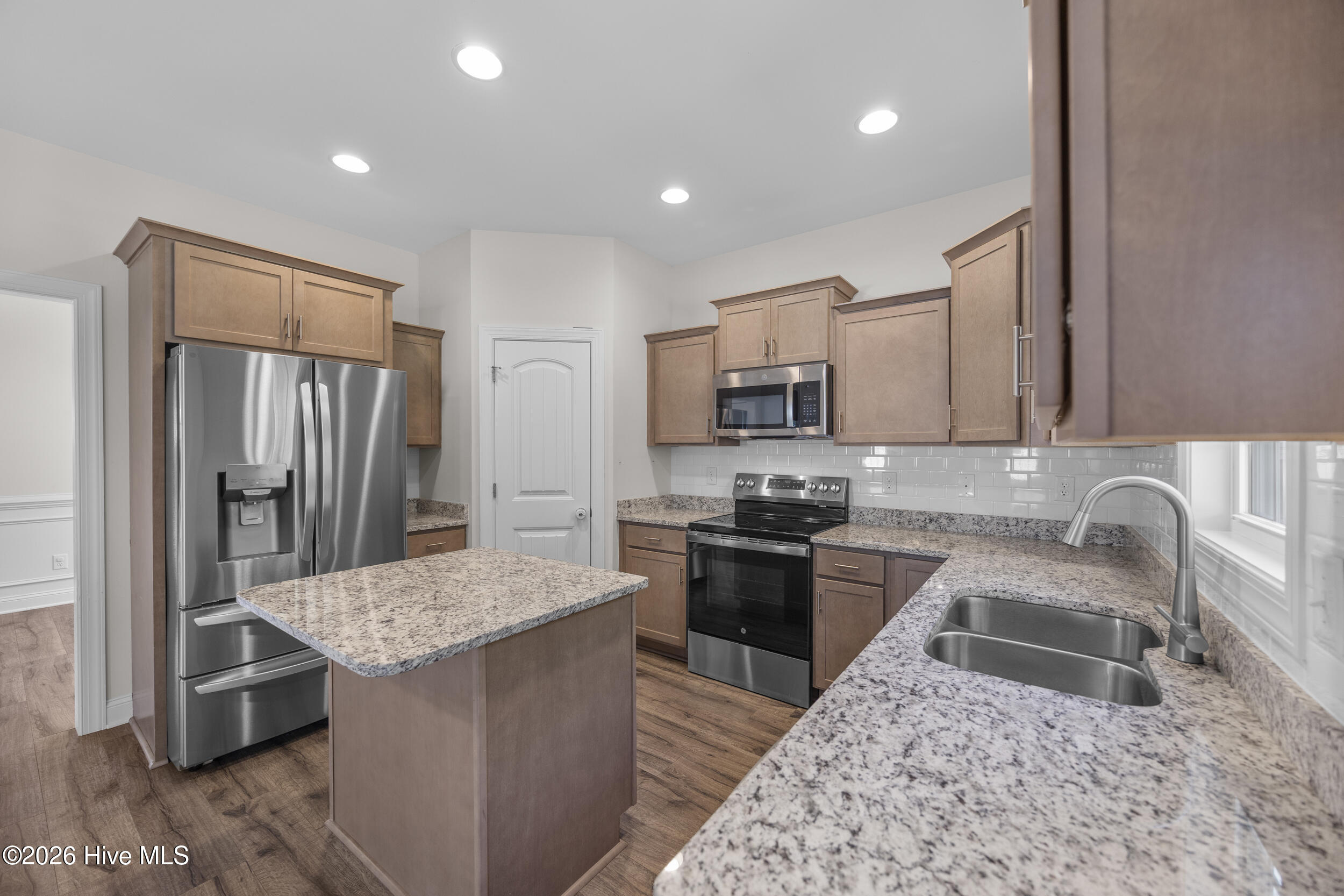 499 Pebble Shore Drive Property Photo 14