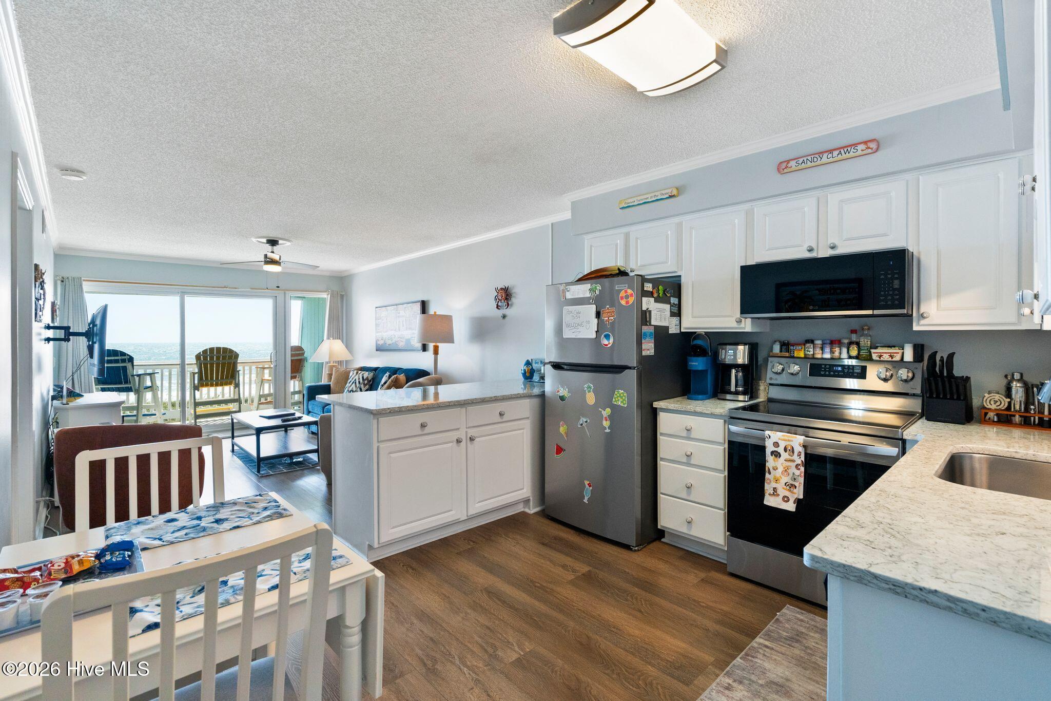 918 Carolina Beach Avenue N Apt 3e Property Photo 6