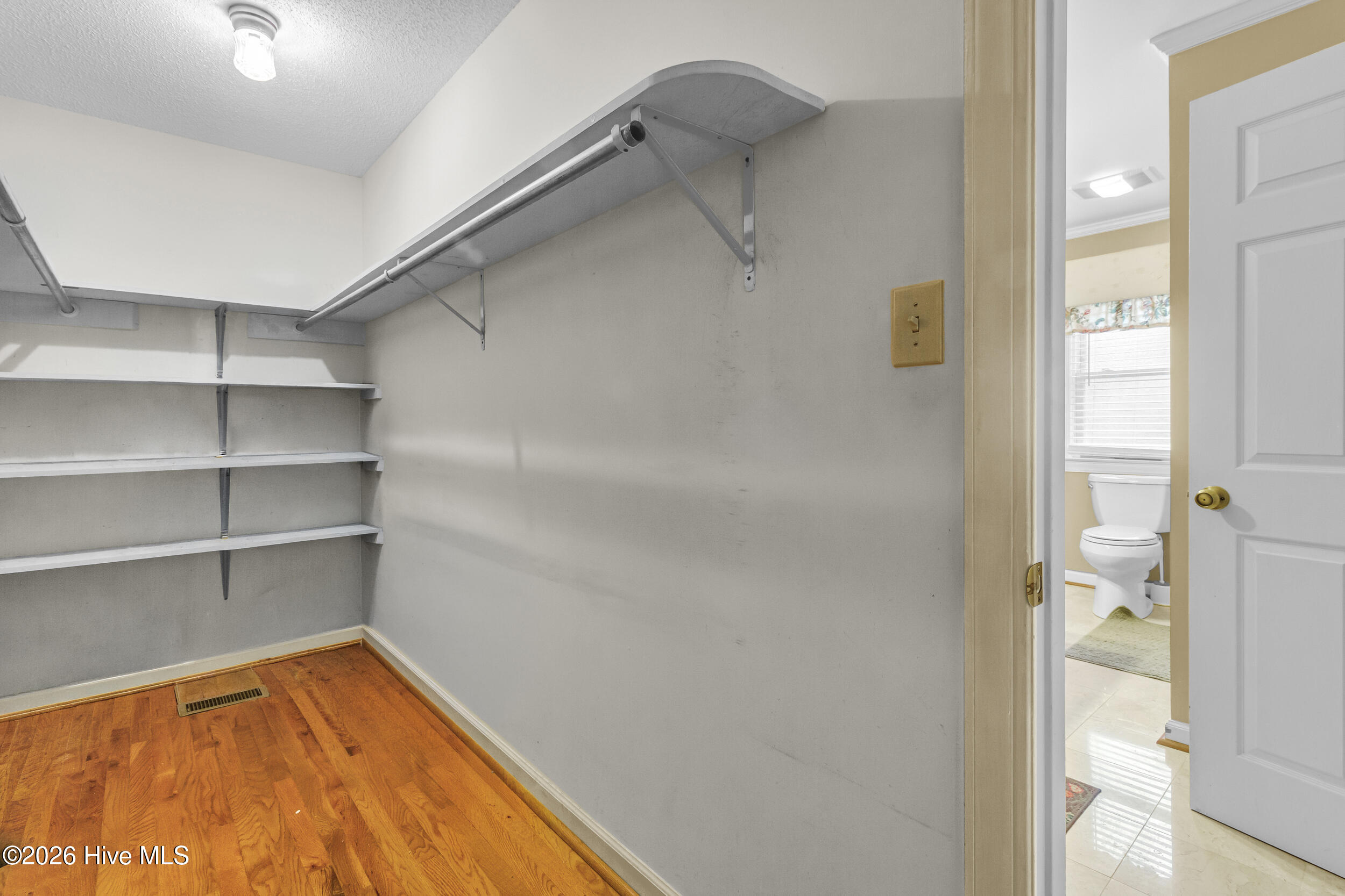 2514 Hickory Street Property Photo 16