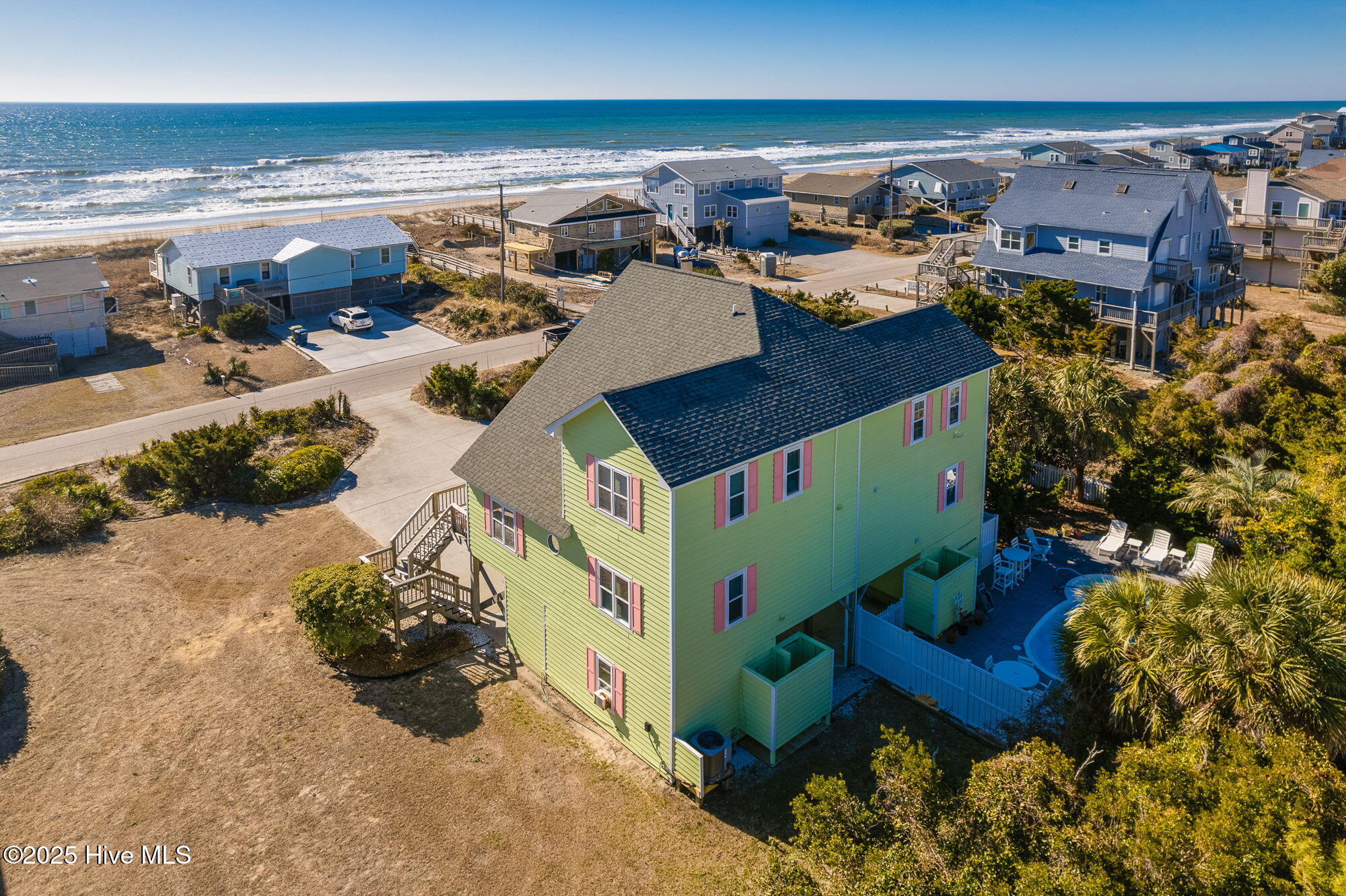1914 Ocean Drive E Property Photo 3