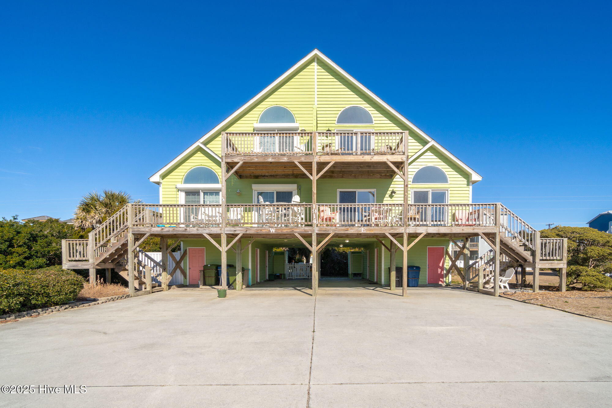 1914 Ocean Drive E Property Photo 5