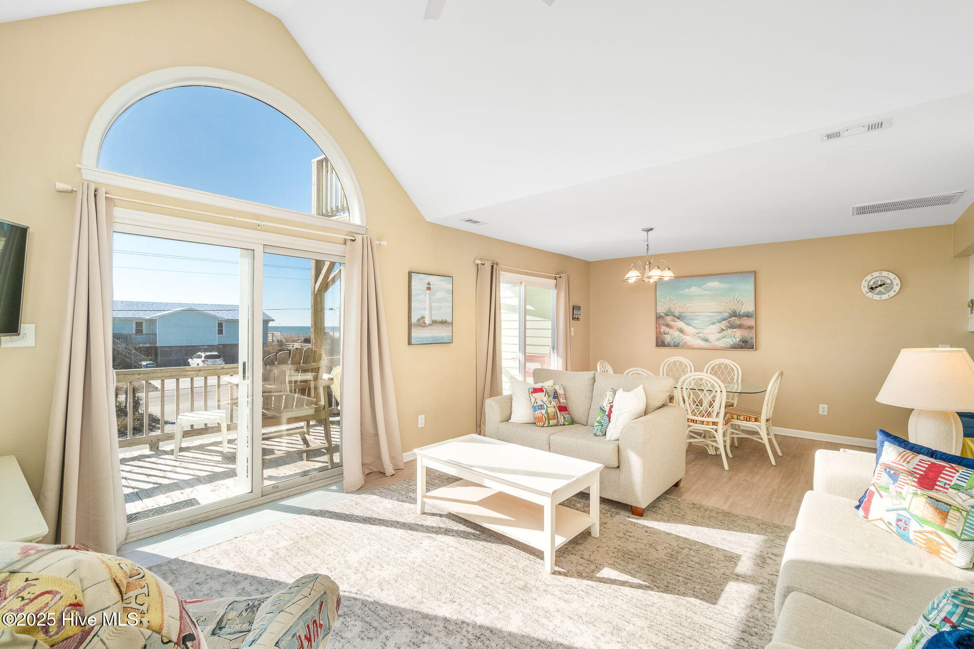 1914 Ocean Drive E Property Photo 10