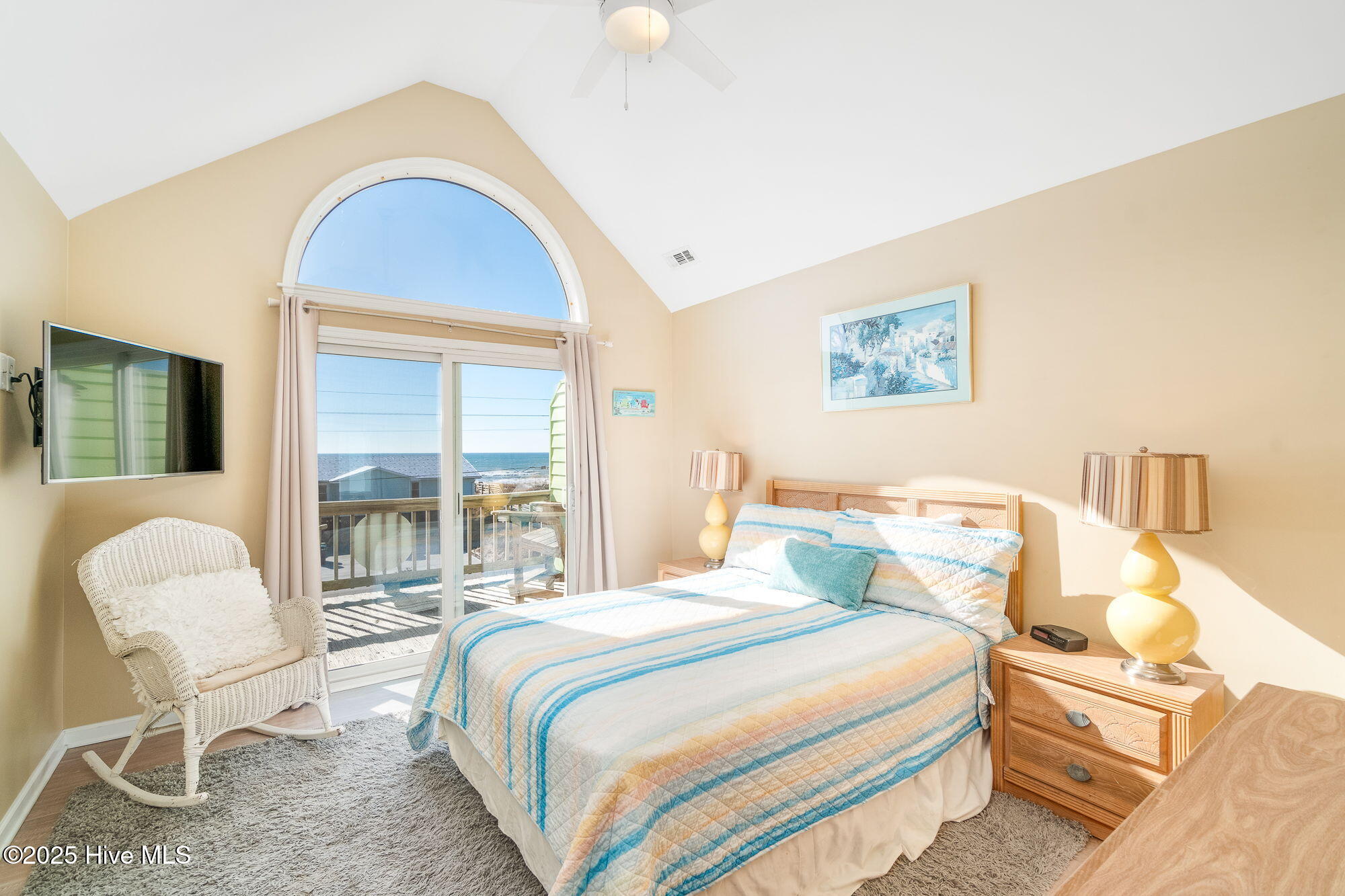 1914 Ocean Drive E Property Photo 12