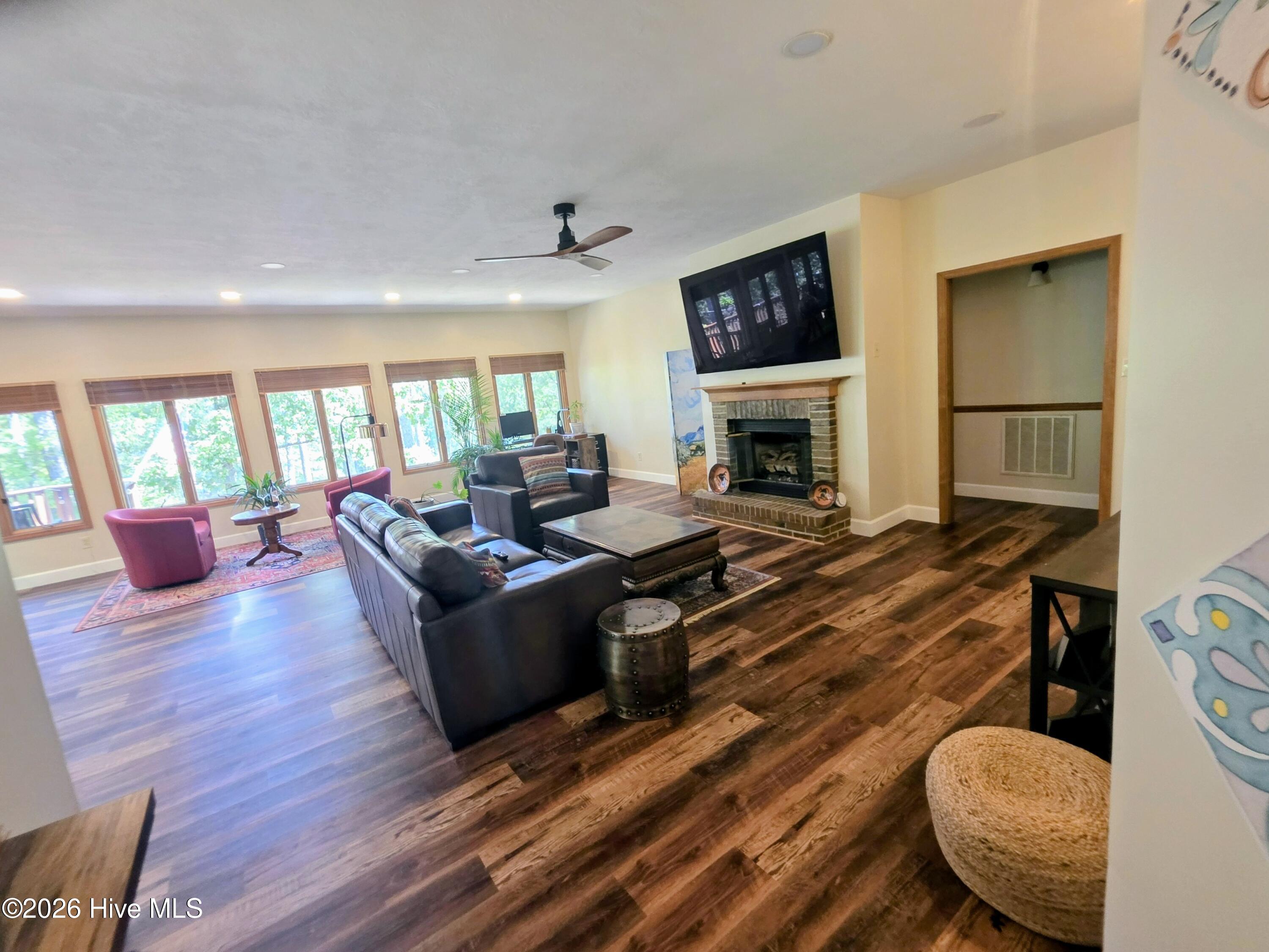310 Divot Court Property Photo 7