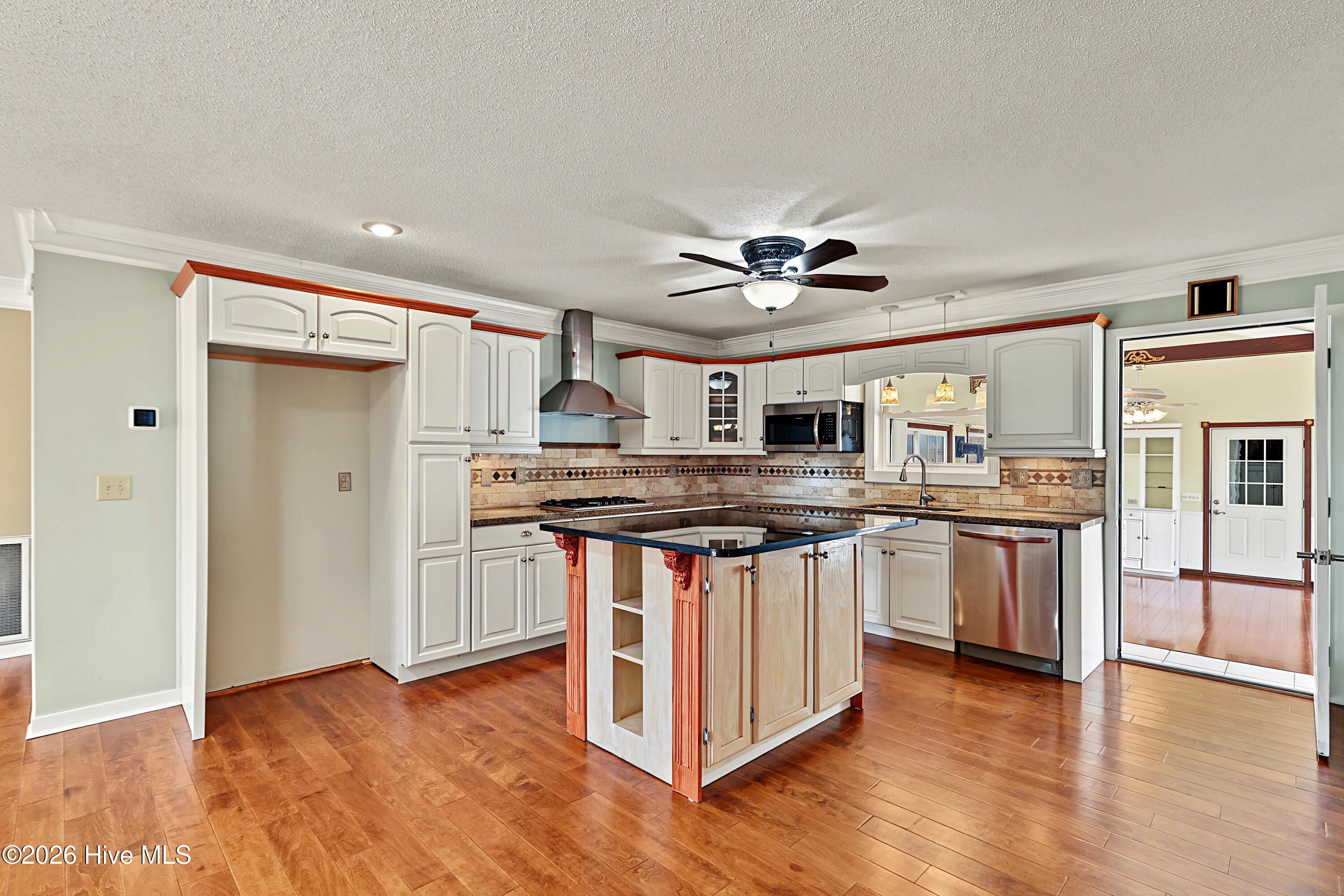 1299 N Shore Drive Property Photo 9