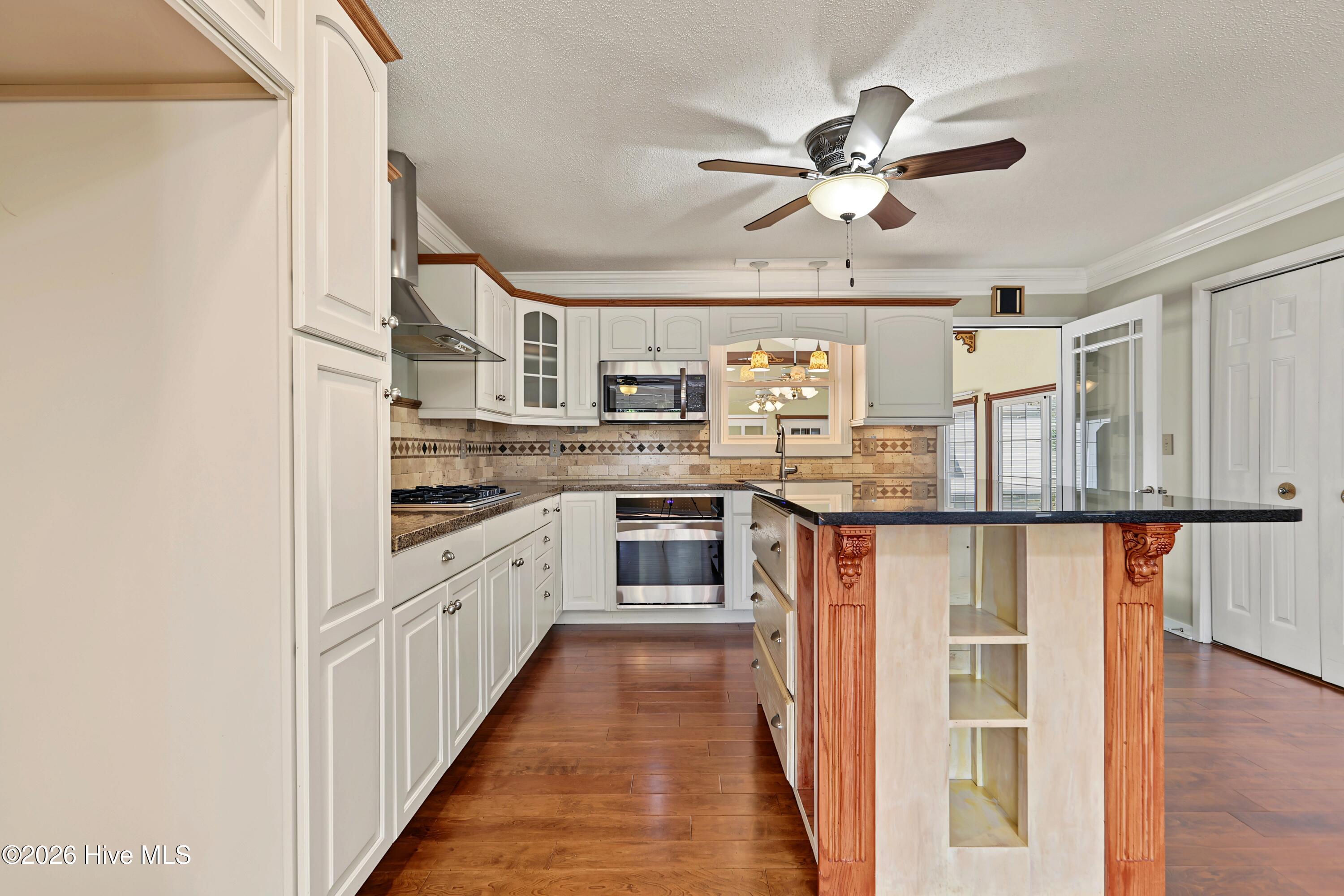 1299 N Shore Drive Property Photo 10