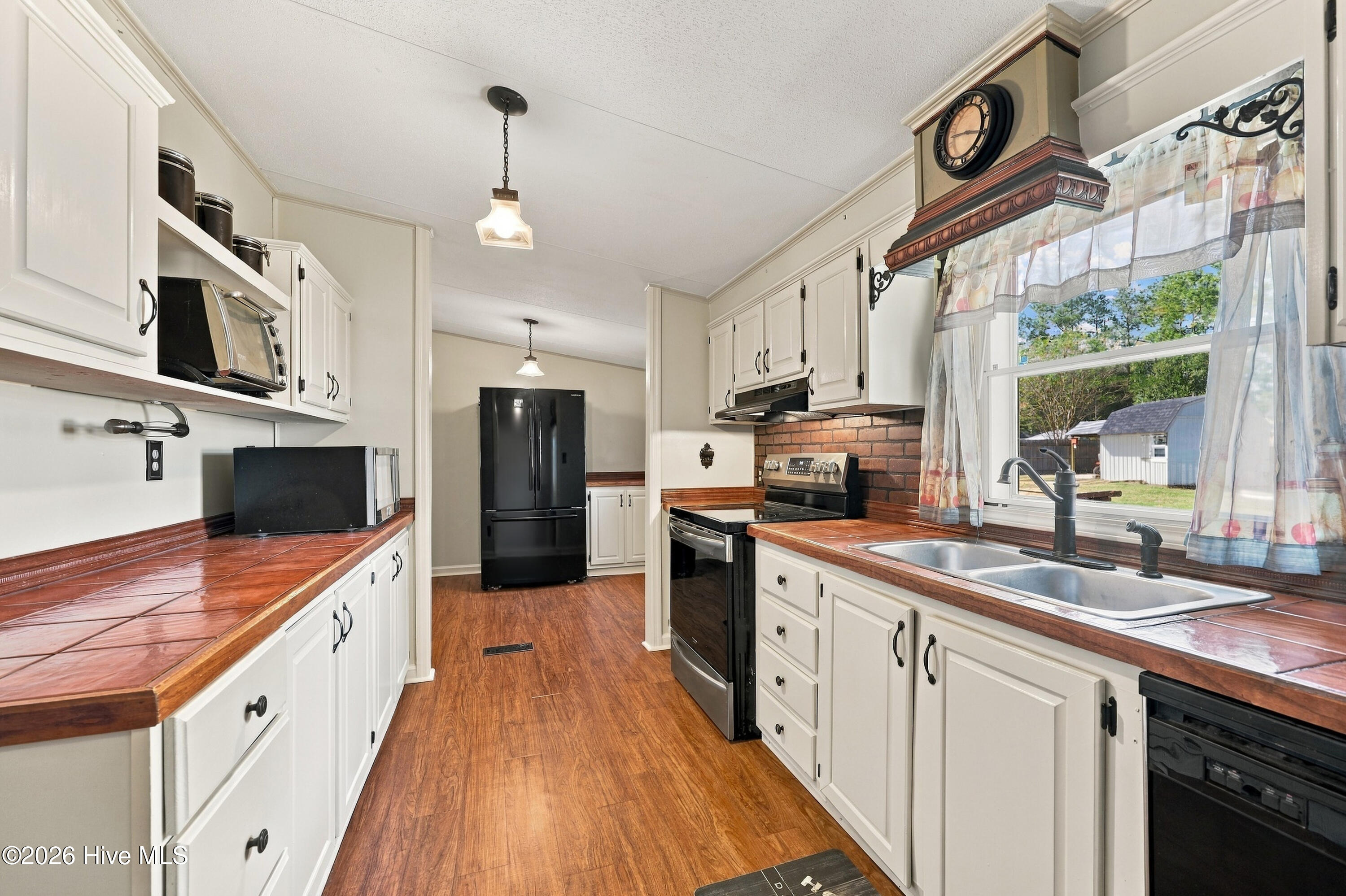 683 Bay Harbor Drive Property Photo 4