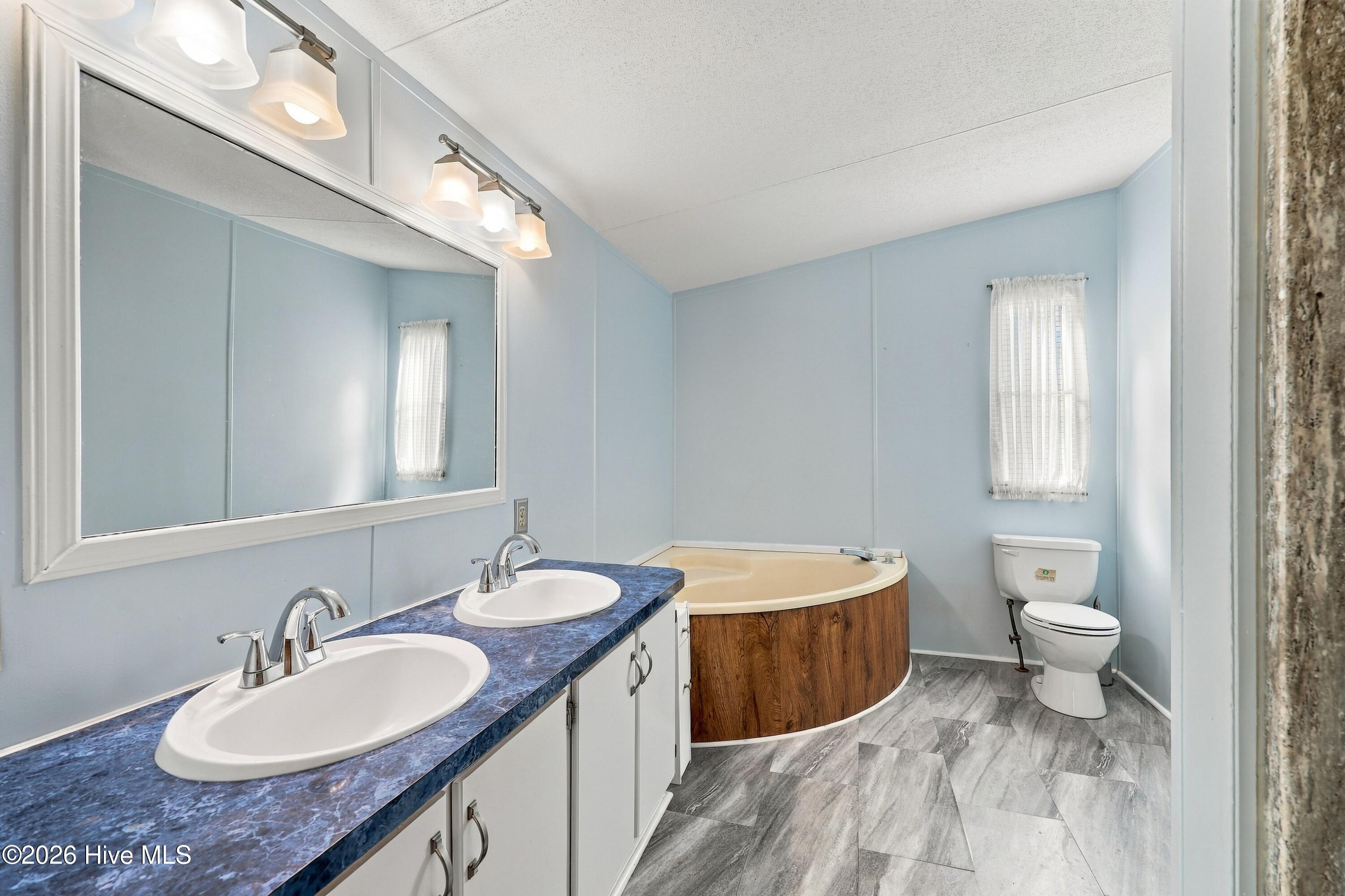 683 Bay Harbor Drive Property Photo 13