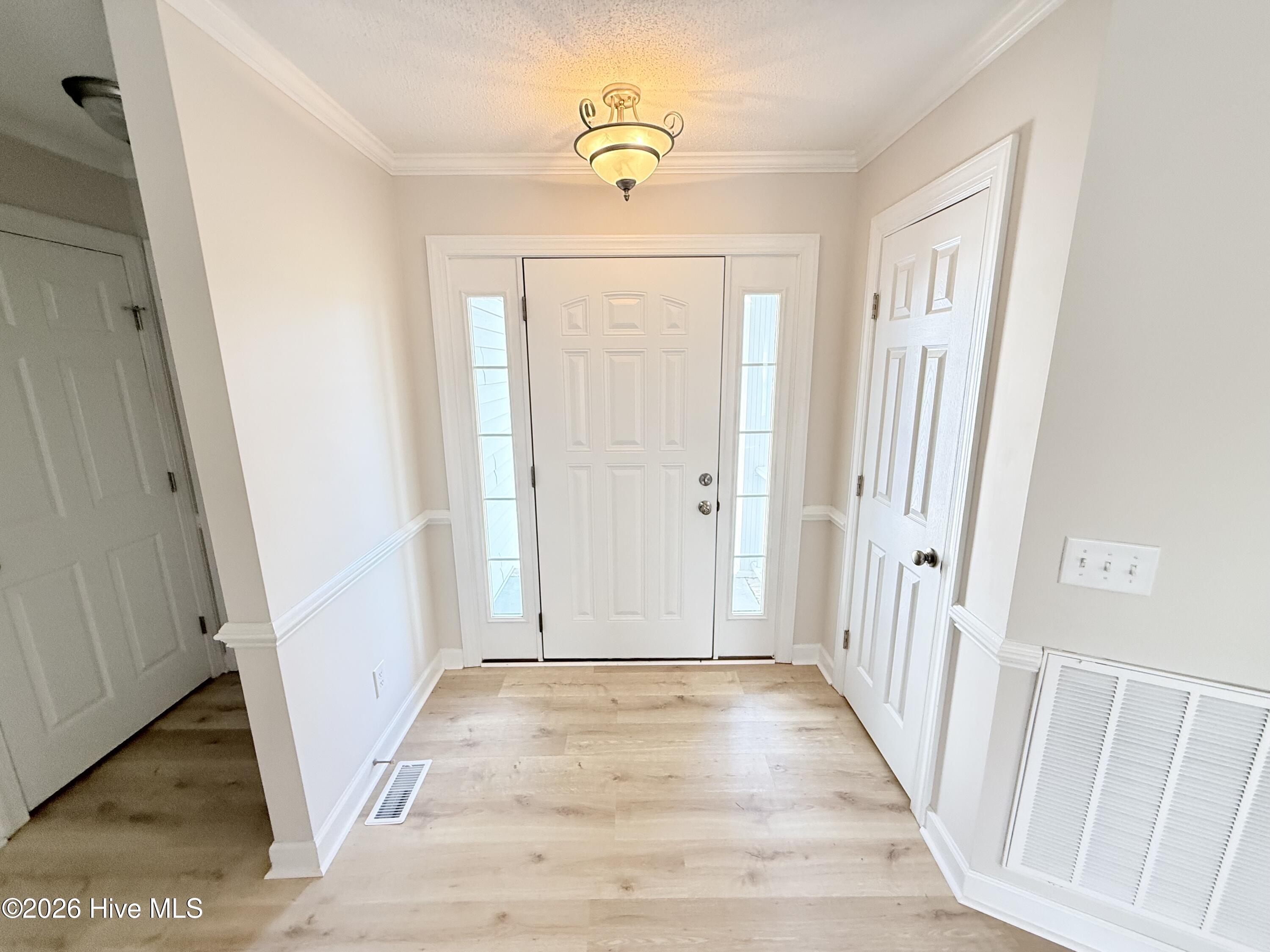 109 Willowbrook Drive Property Photo 3