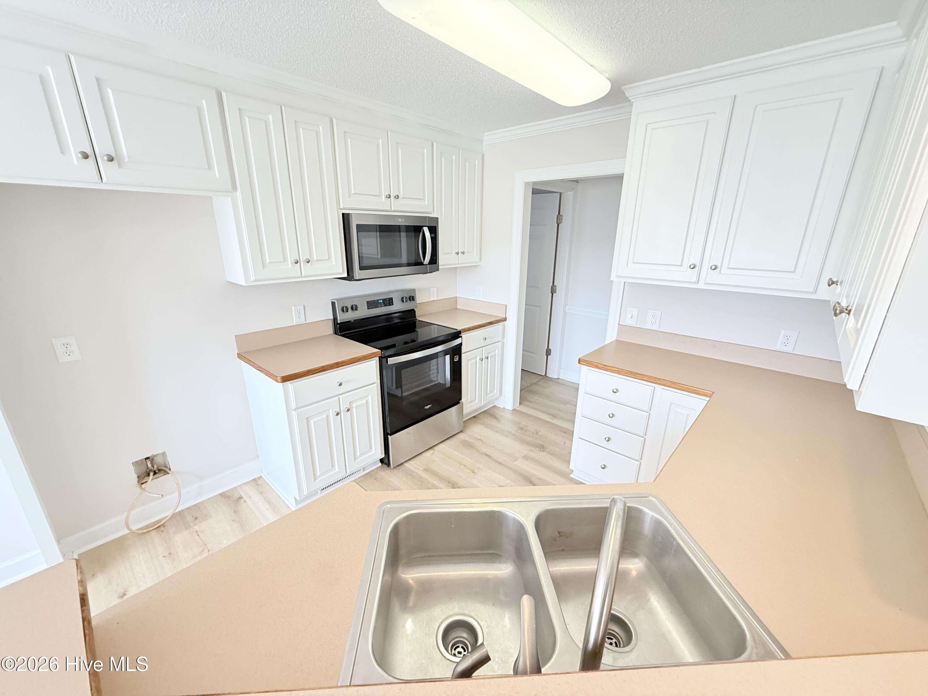 109 Willowbrook Drive Property Photo 5