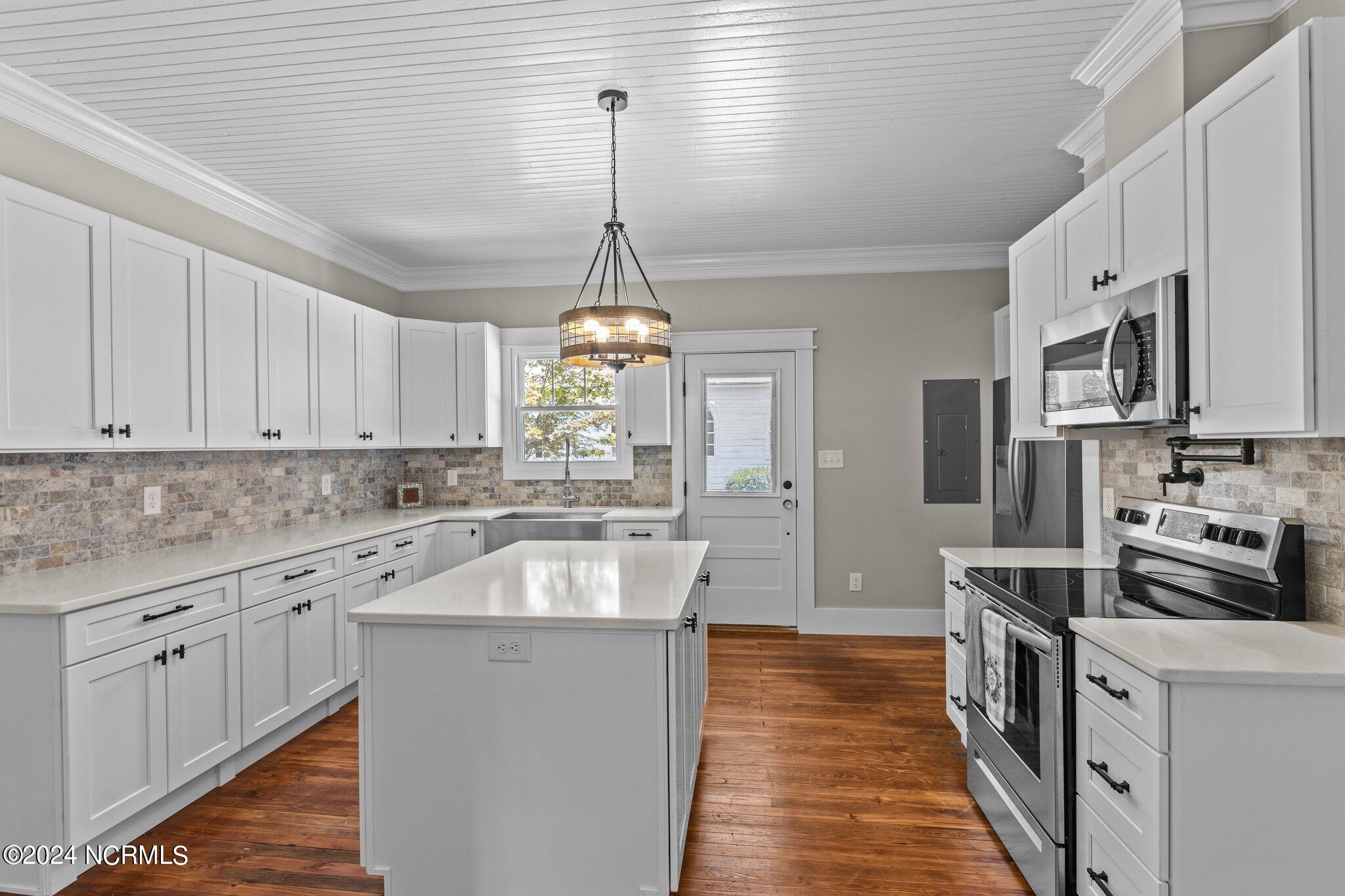 6984 Church Street Property Photo 6