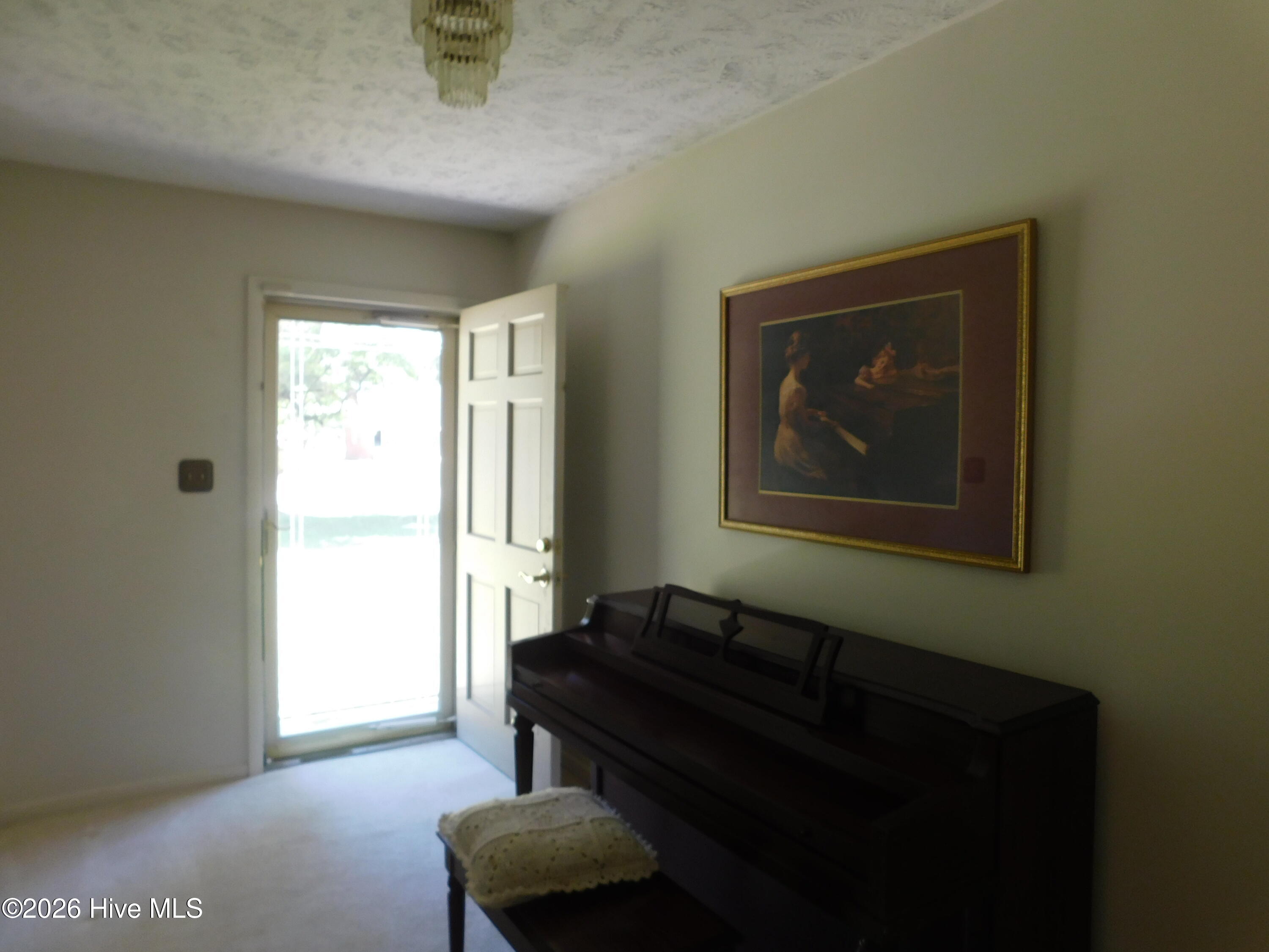 12460 Laurelcrest Road Property Photo 2
