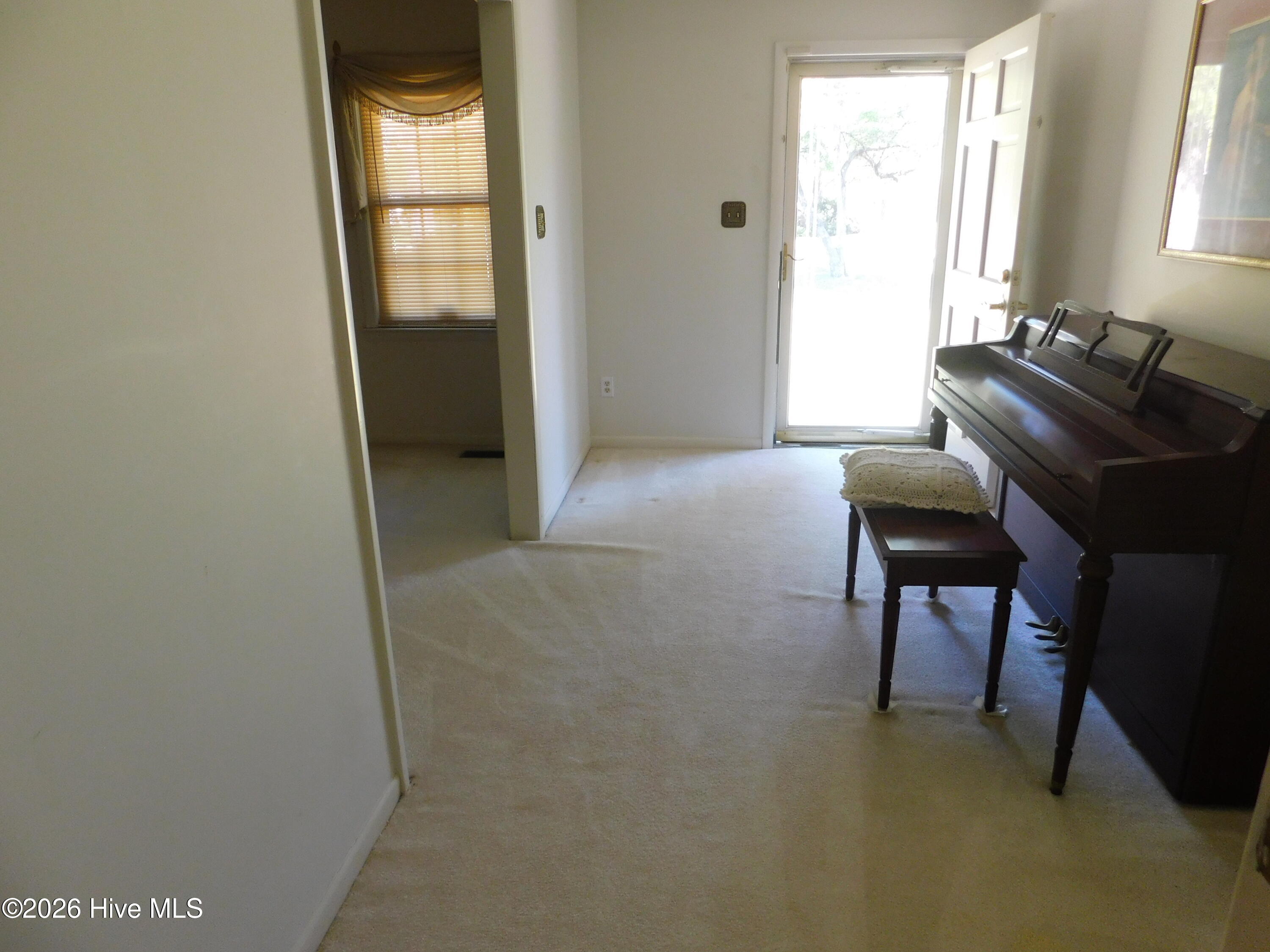 12460 Laurelcrest Road Property Photo 3