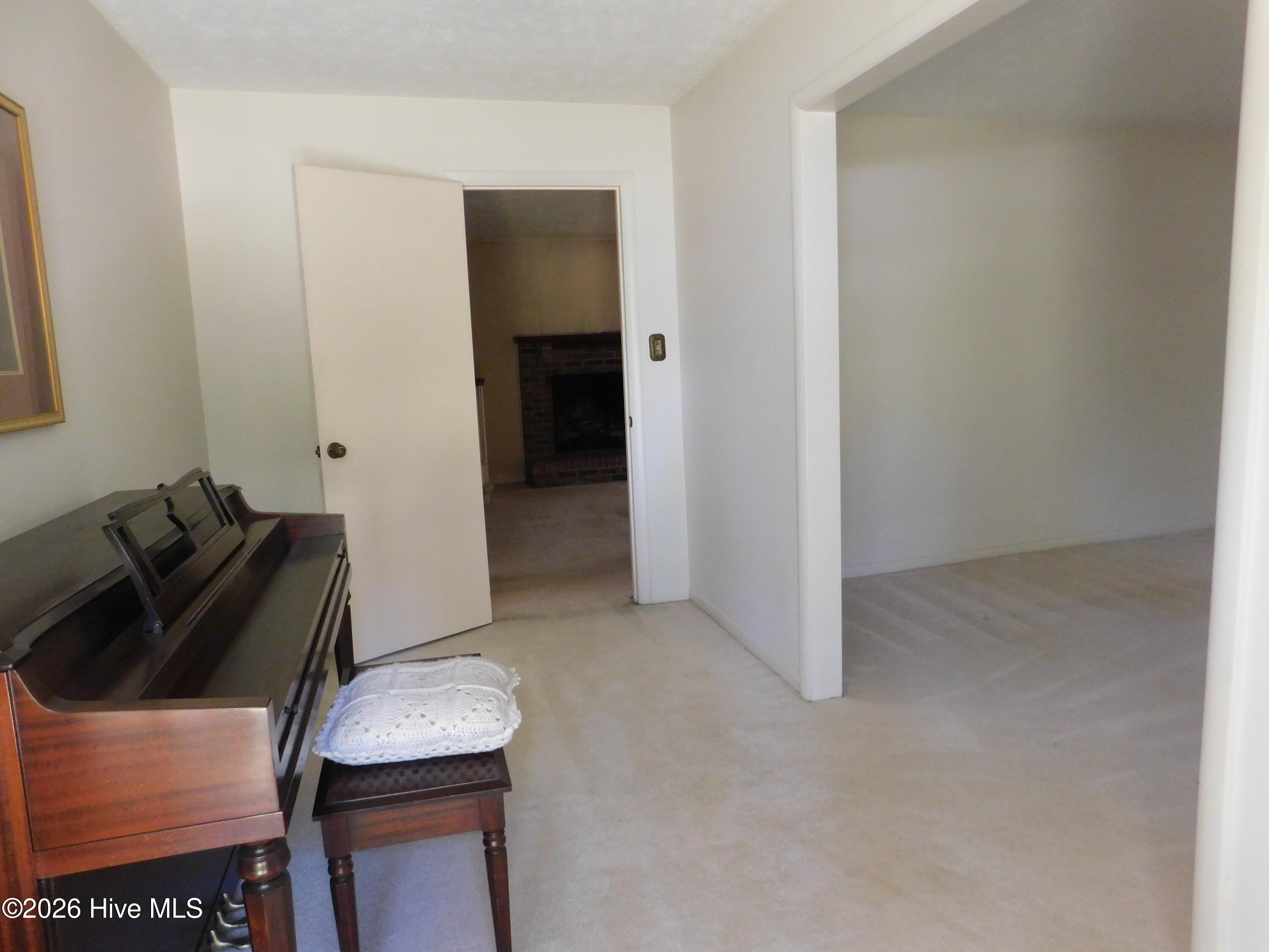 12460 Laurelcrest Road Property Photo 4