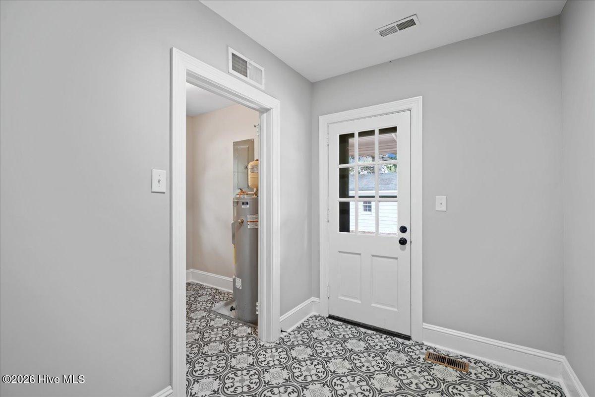 521 S Taylor Street Property Photo 6