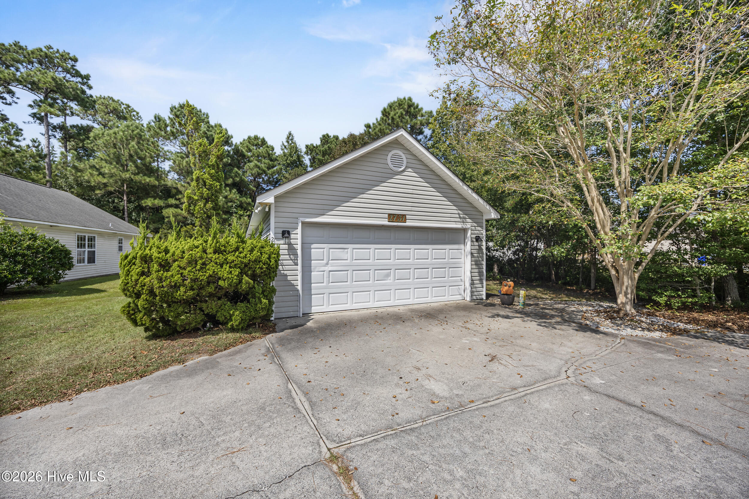 2731 Country Club Drive Property Photo 3