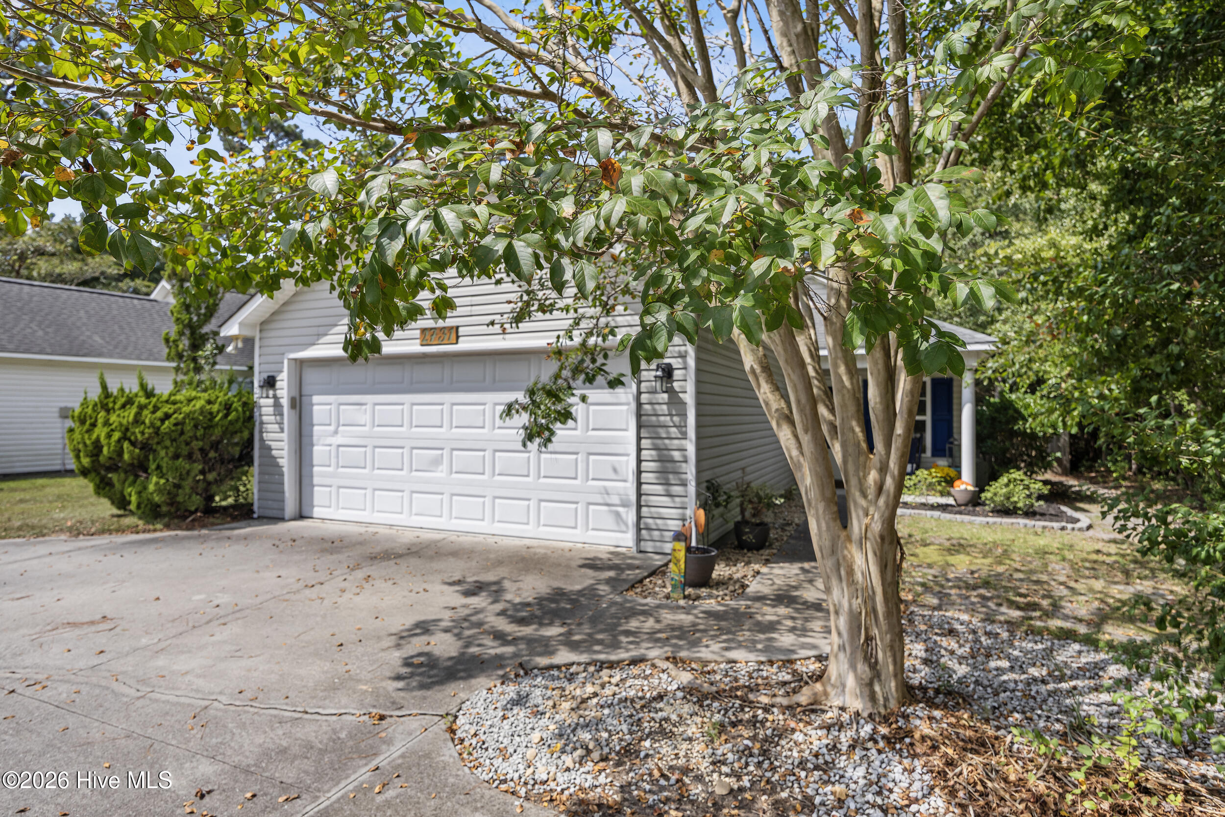 2731 Country Club Drive Property Photo 4