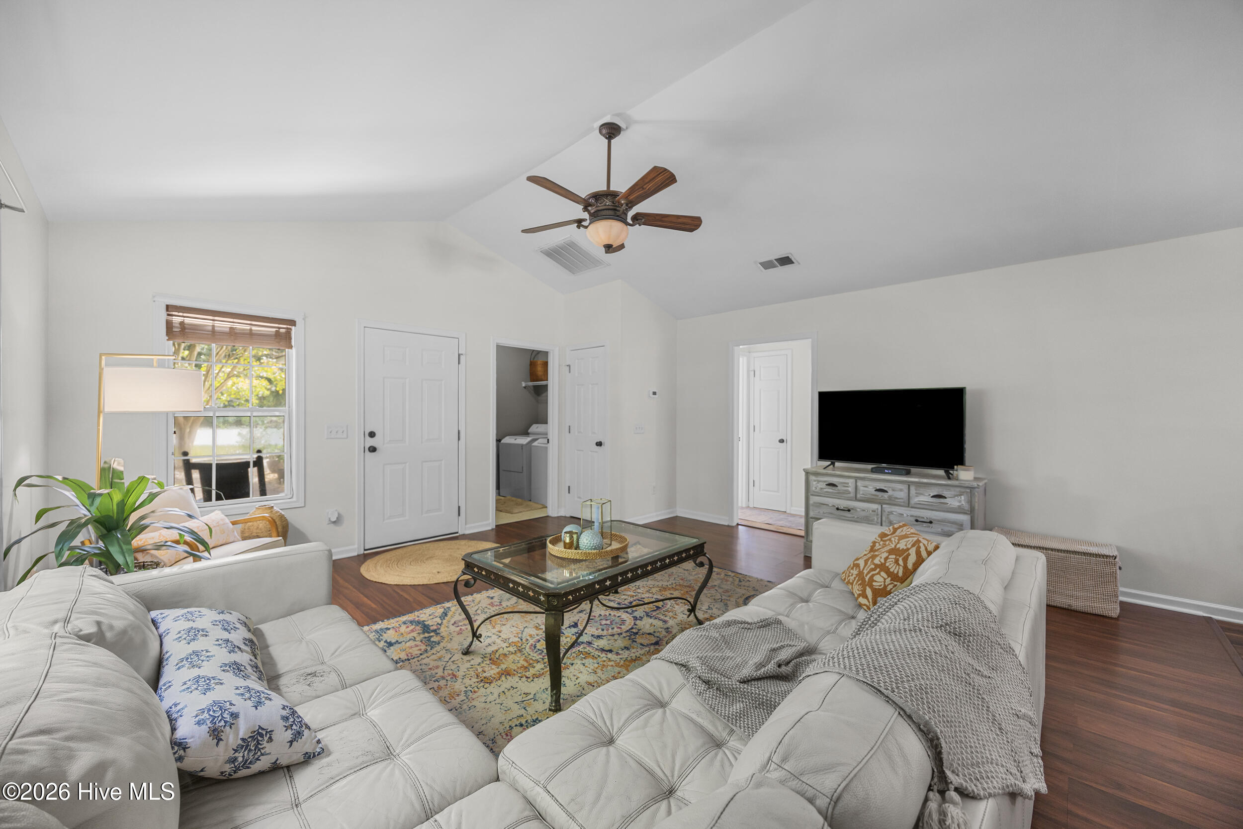 2731 Country Club Drive Property Photo 8
