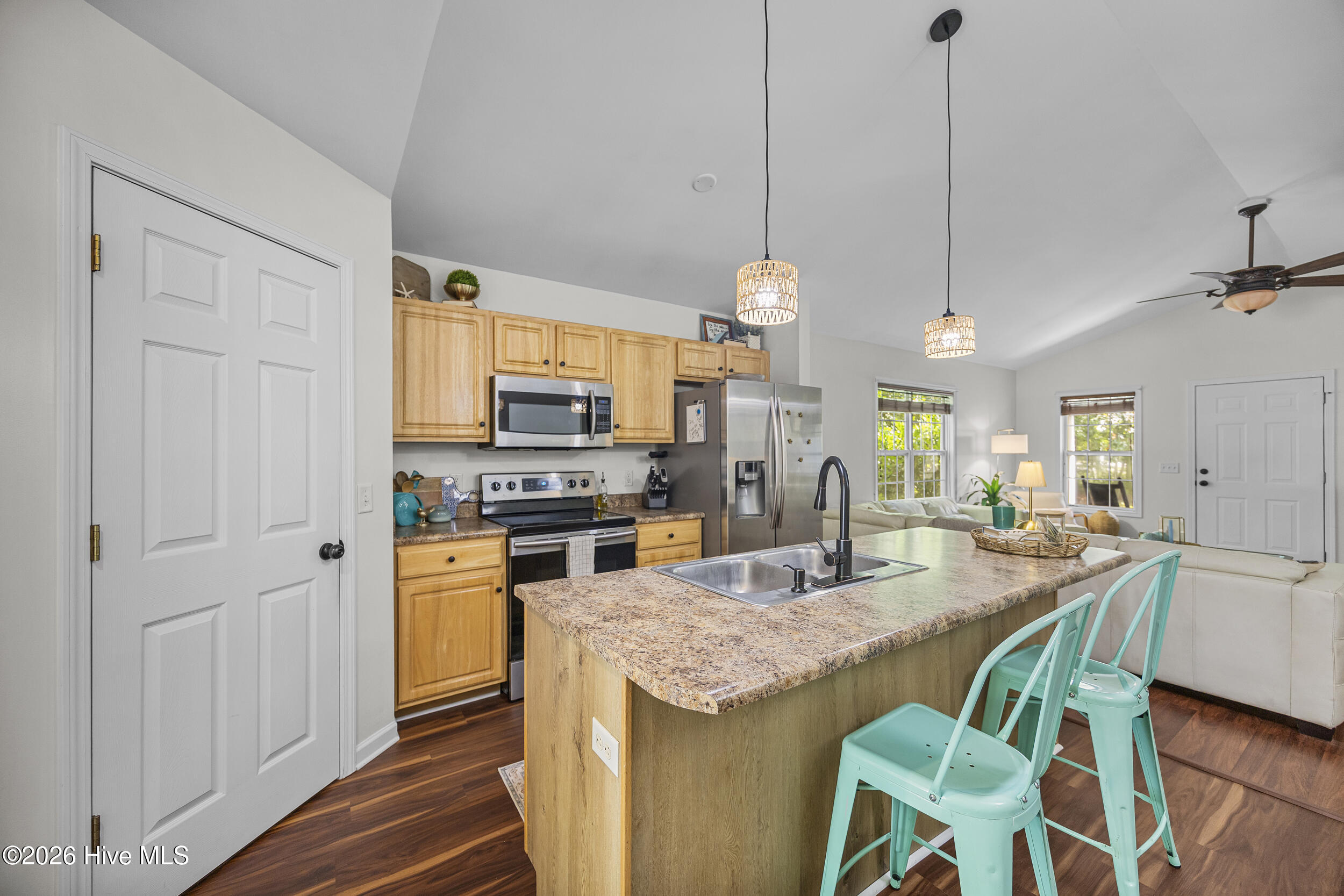 2731 Country Club Drive Property Photo 11