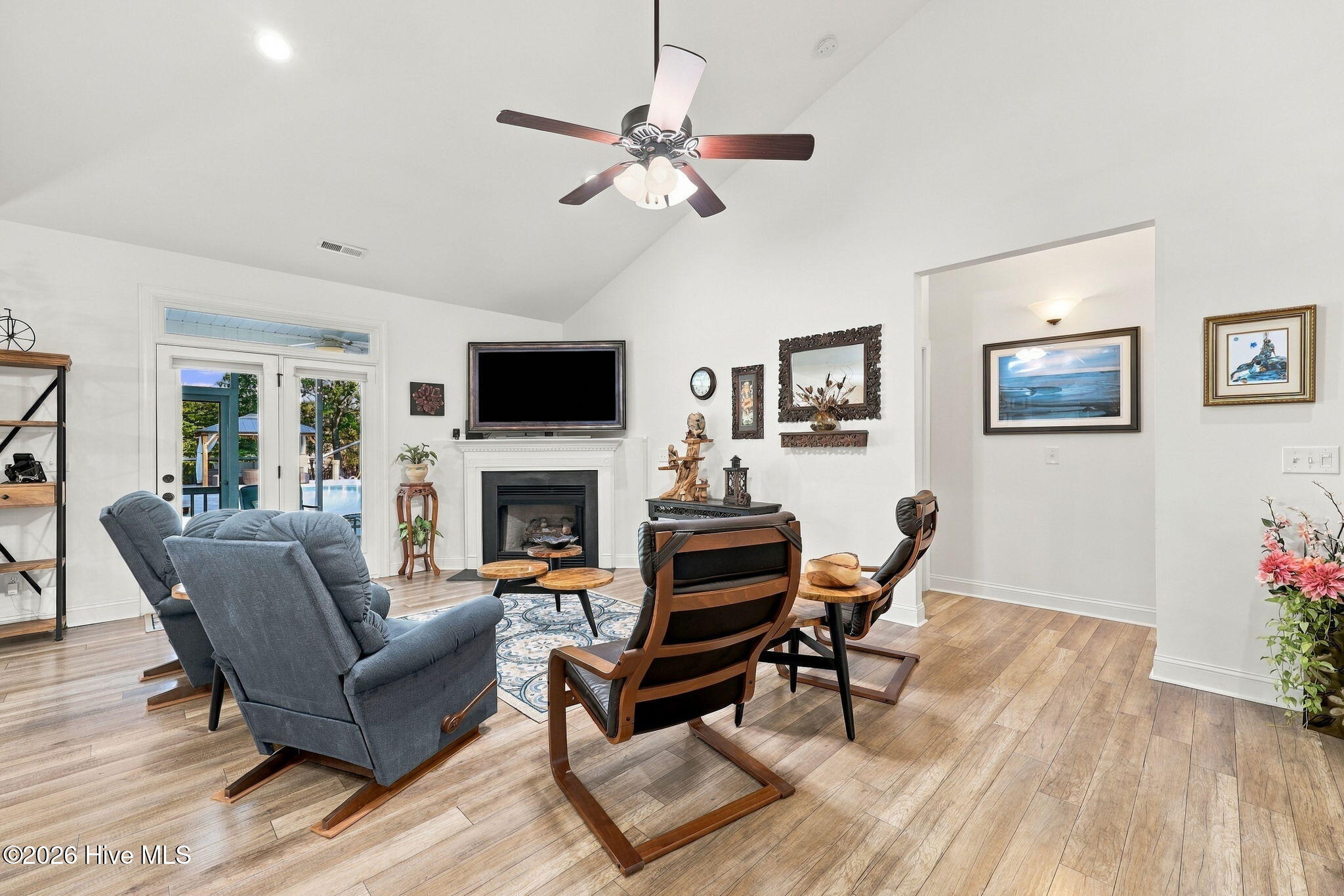 107 Sea Breeze Court Property Photo 6