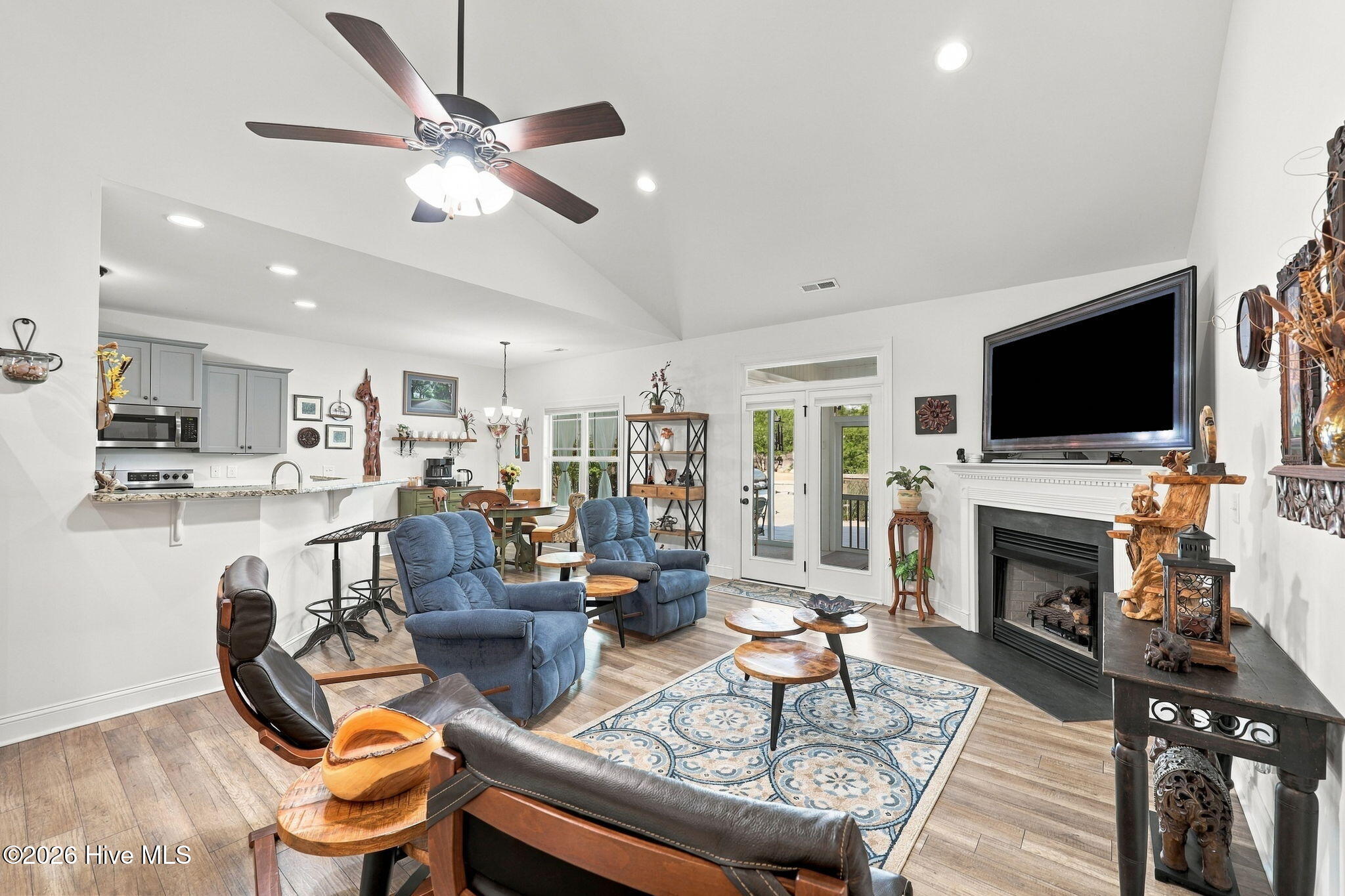 107 Sea Breeze Court Property Photo 7