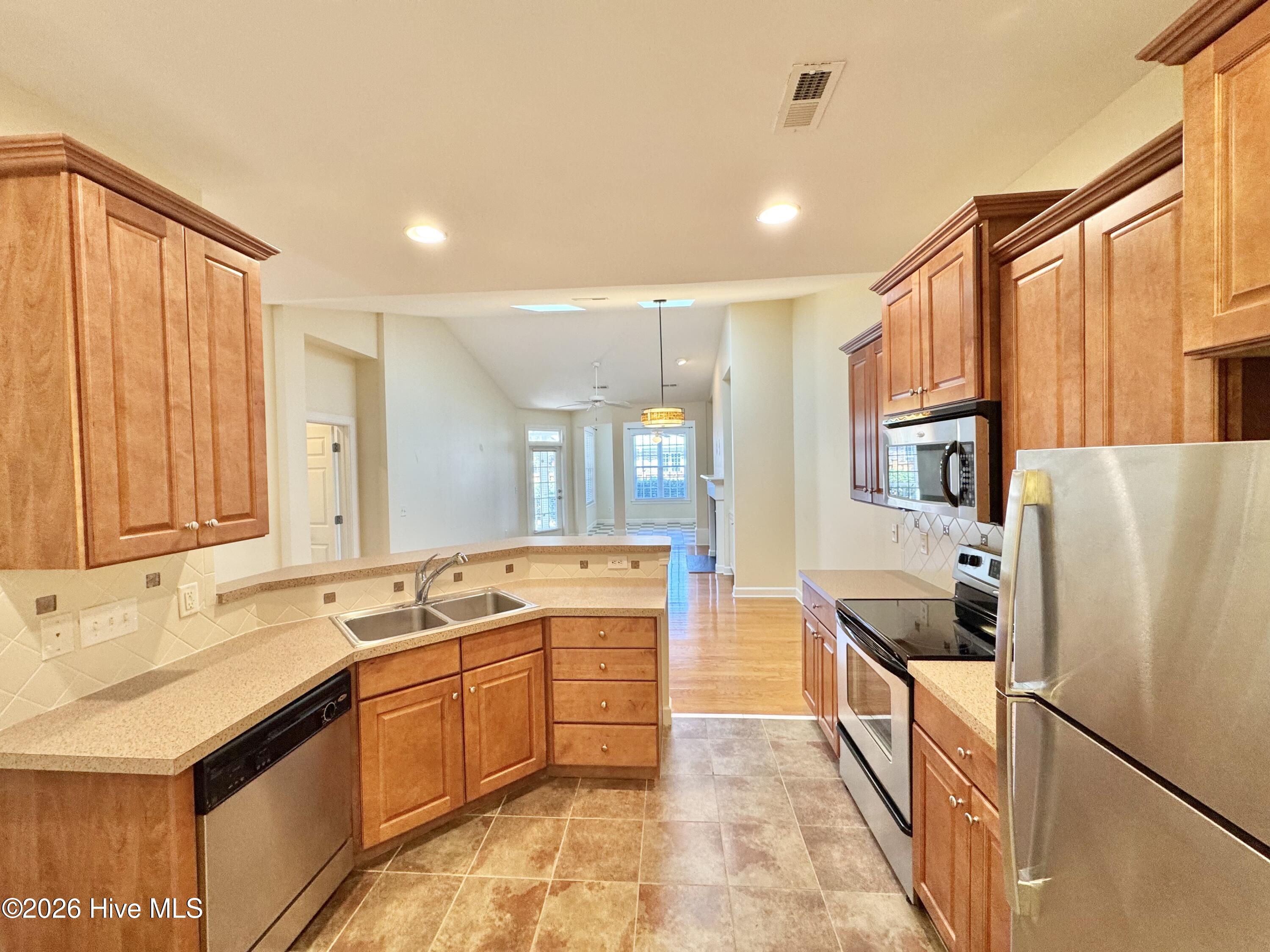1324 Suncrest Way Property Photo 4