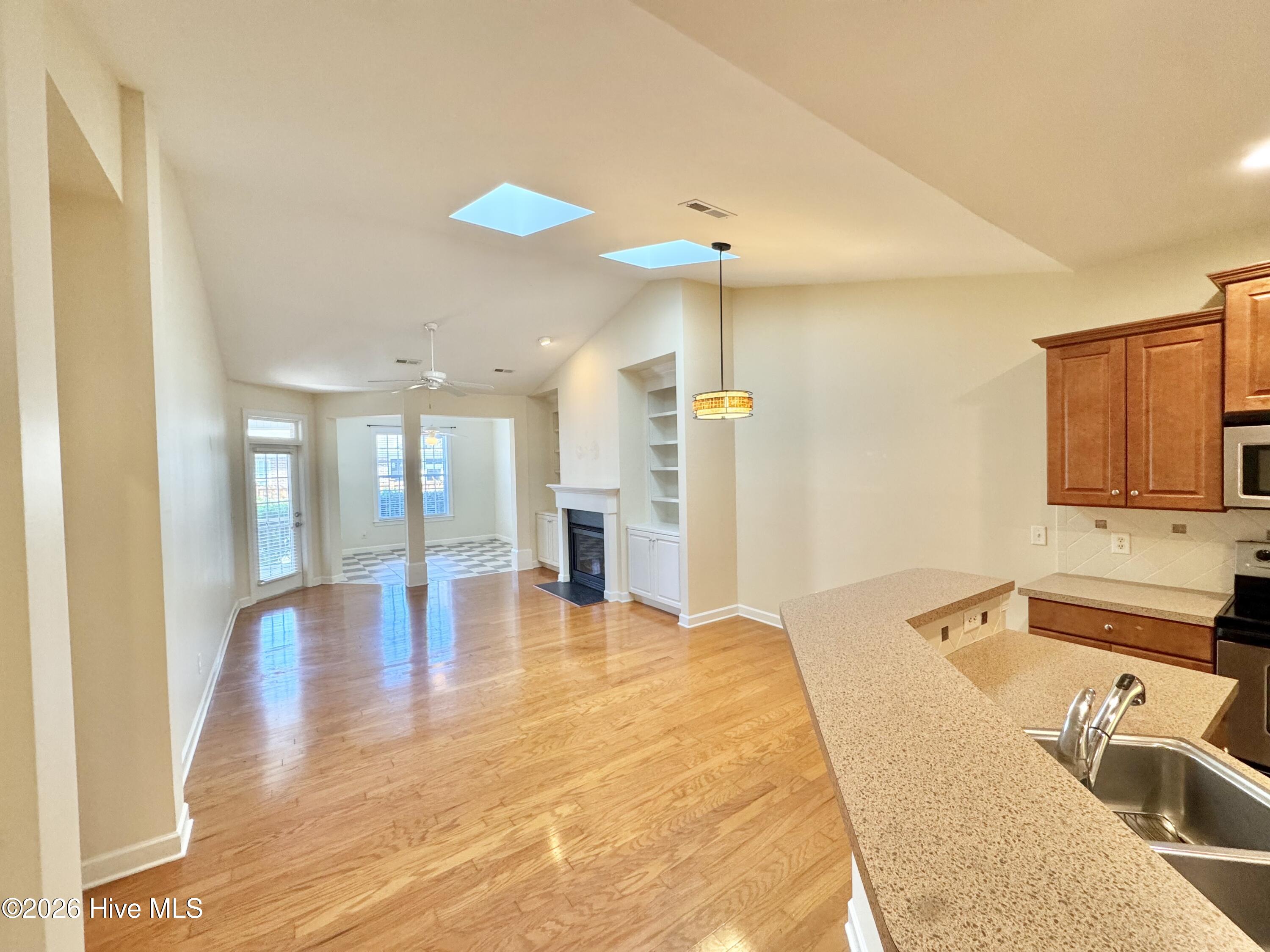 1324 Suncrest Way Property Photo 5