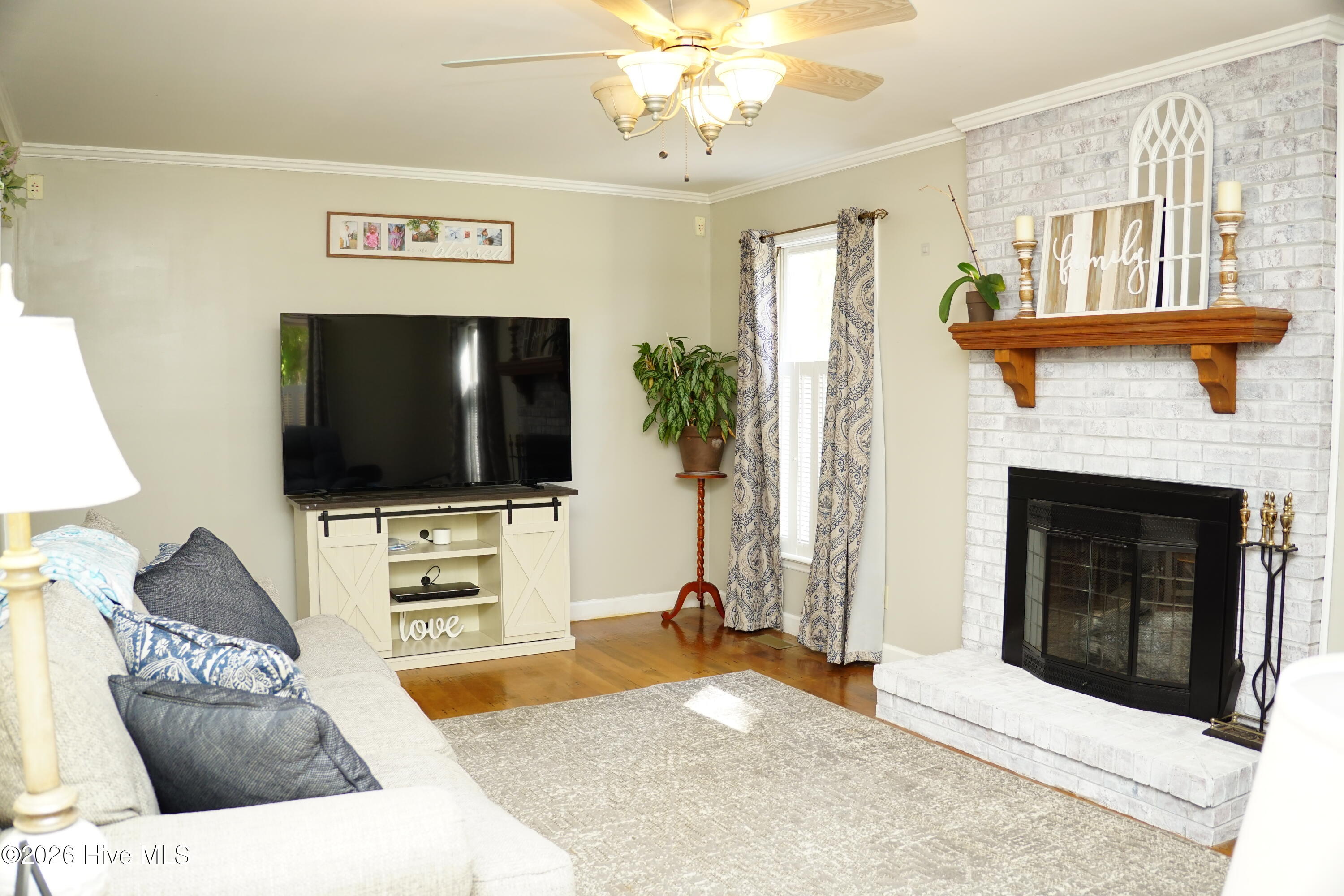 124 Country Place Property Photo 4