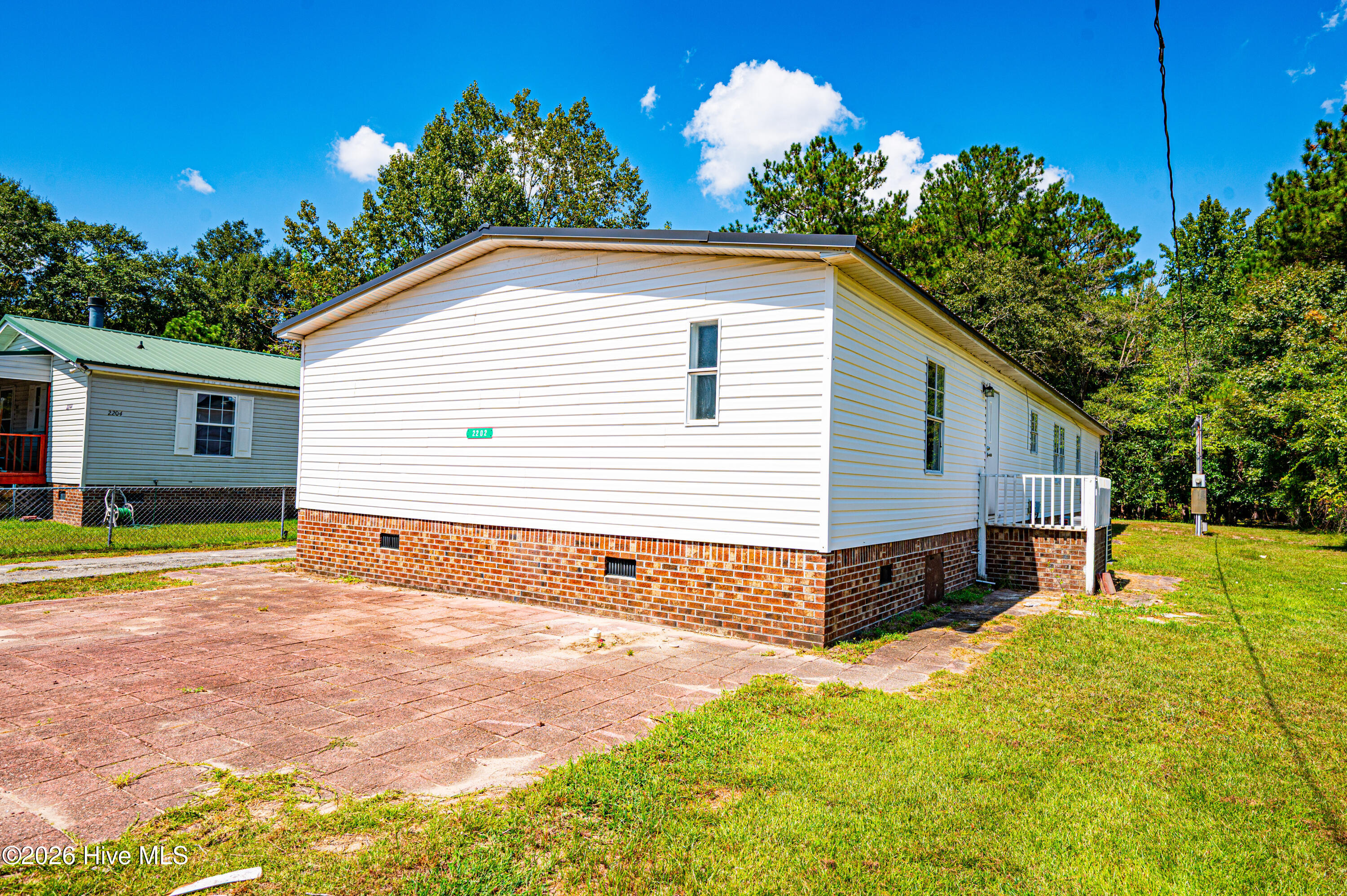 2202 Chestnut Avenue Property Photo 3