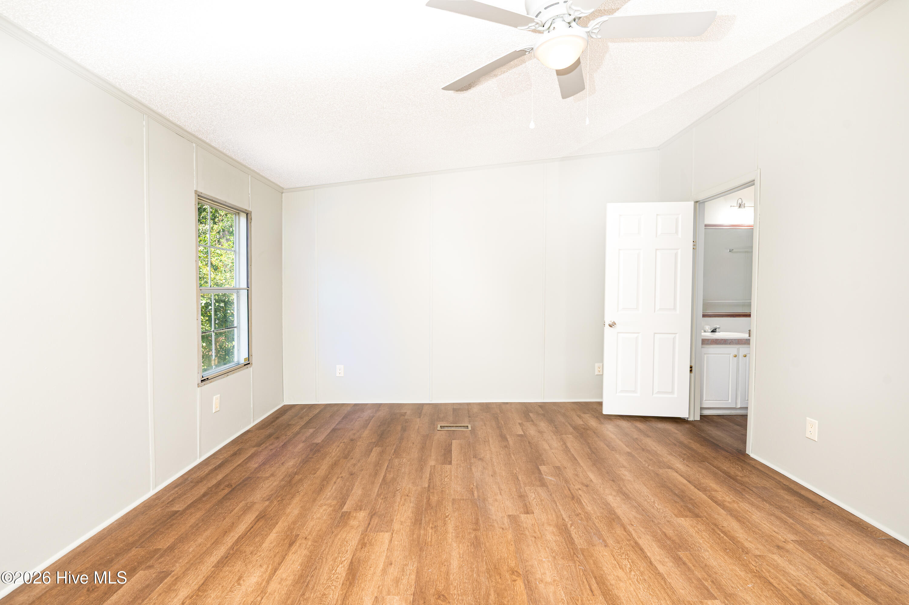 2202 Chestnut Avenue Property Photo 8