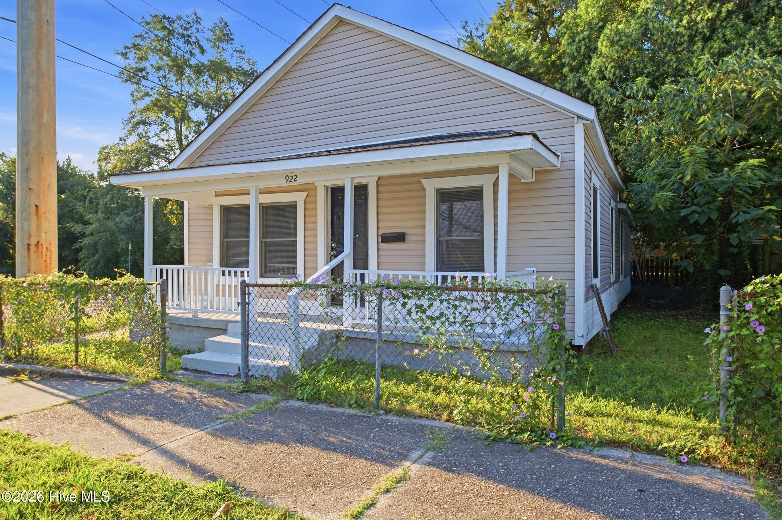 922 Dock Street Property Photo 2