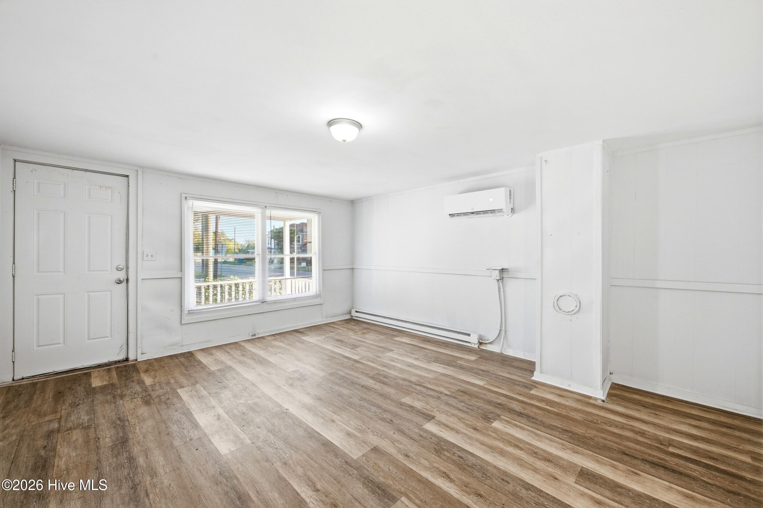 922 Dock Street Property Photo 4