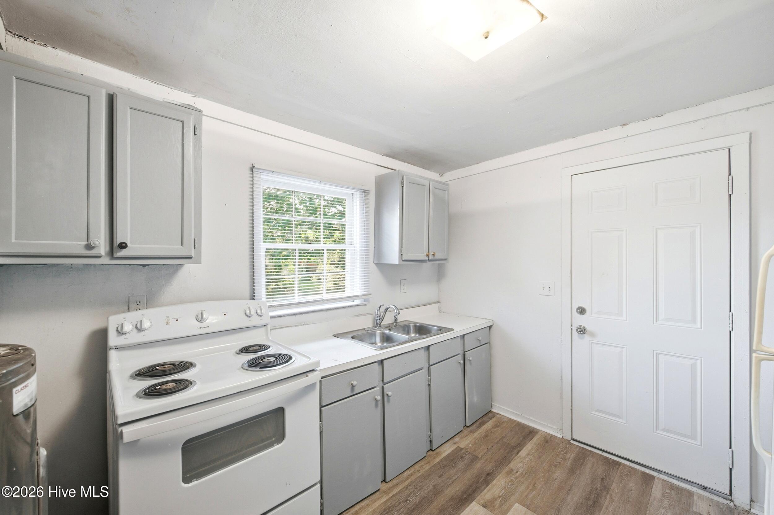 922 Dock Street Property Photo 8