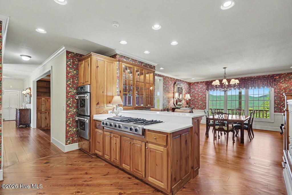 1035 Summit Way Property Photo 5