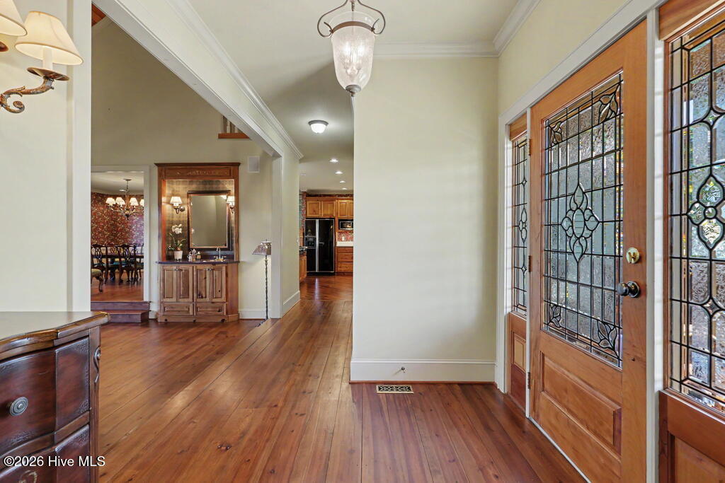 1035 Summit Way Property Photo 10