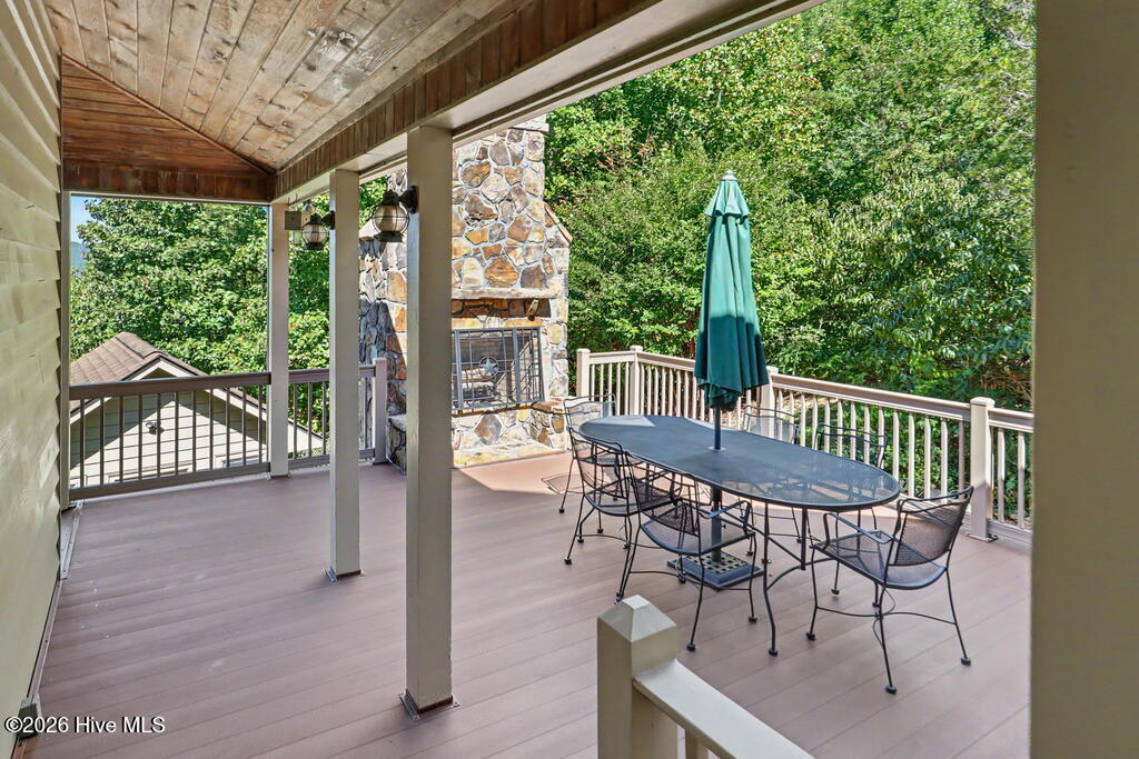 1035 Summit Way Property Photo 20
