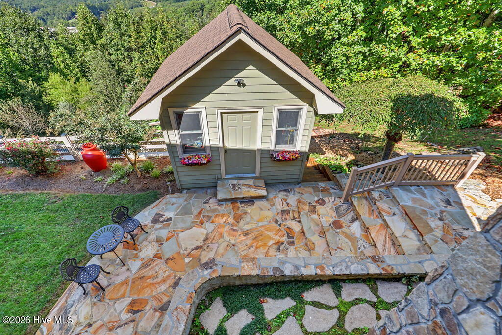 1035 Summit Way Property Photo 22