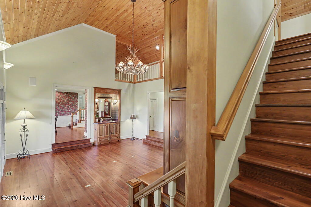 1035 Summit Way Property Photo 30
