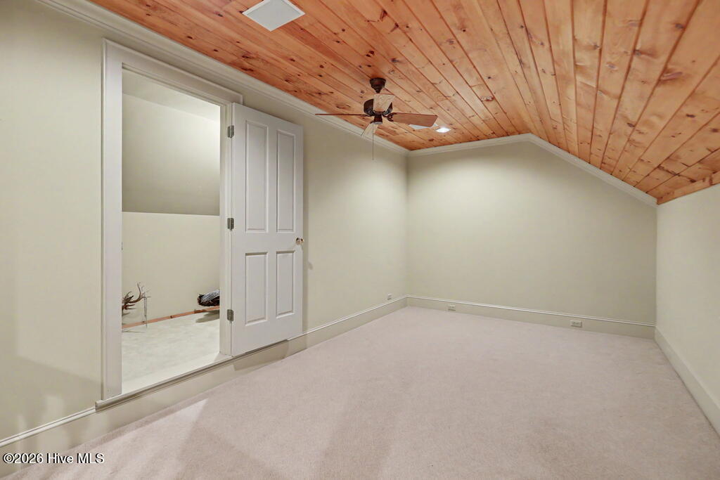 1035 Summit Way Property Photo 33