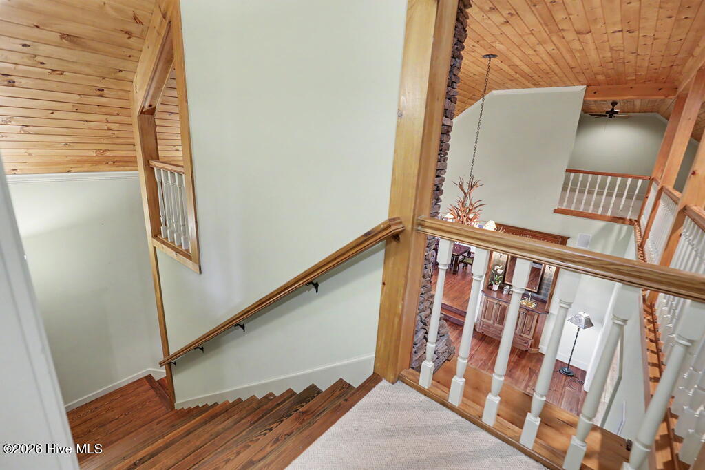 1035 Summit Way Property Photo 40