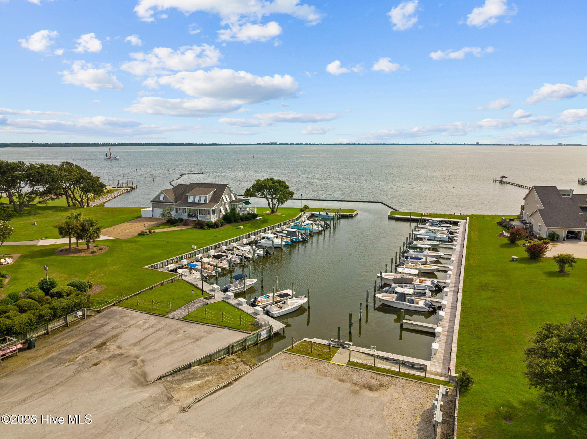 108 Gull Harbor Drive Property Photo 3